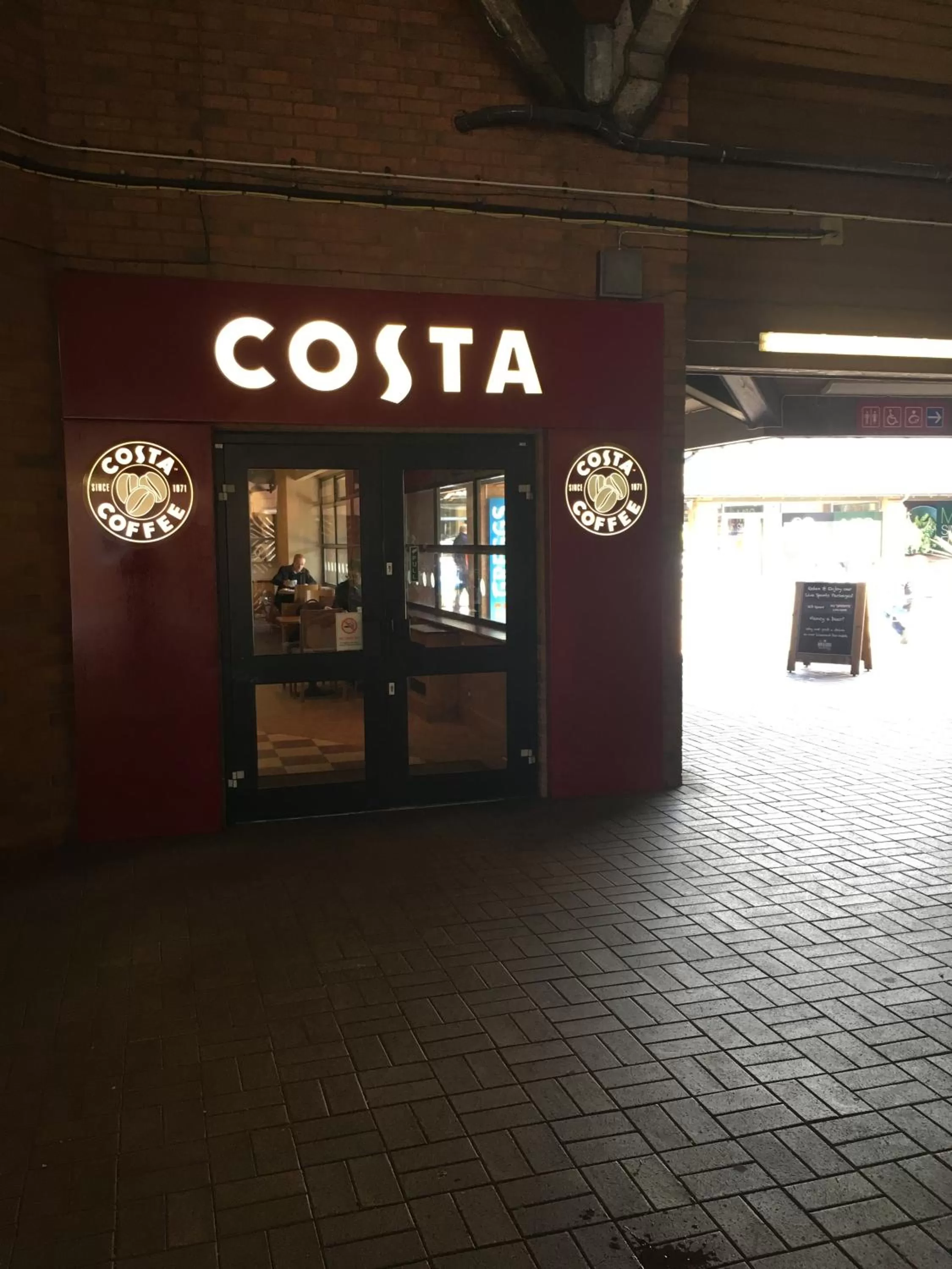 Restaurant/places to eat in Warrington Motel, J20 M6 Lymm Services