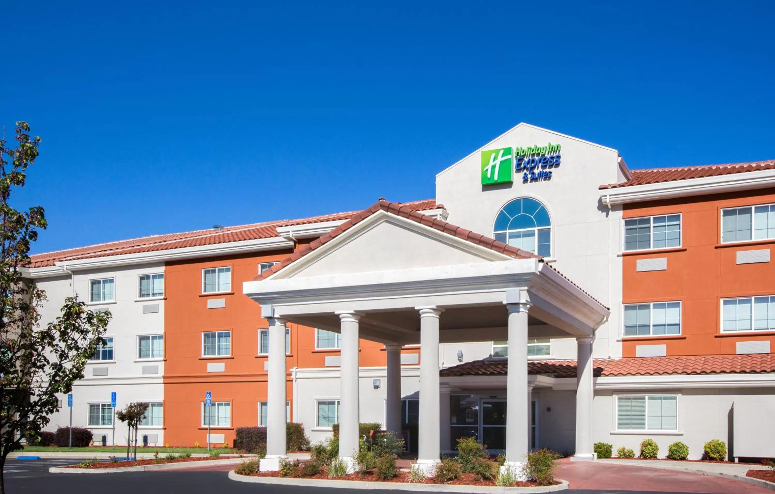 Property building in Holiday Inn Express Hotel & Suites Oroville Southwest by IHG