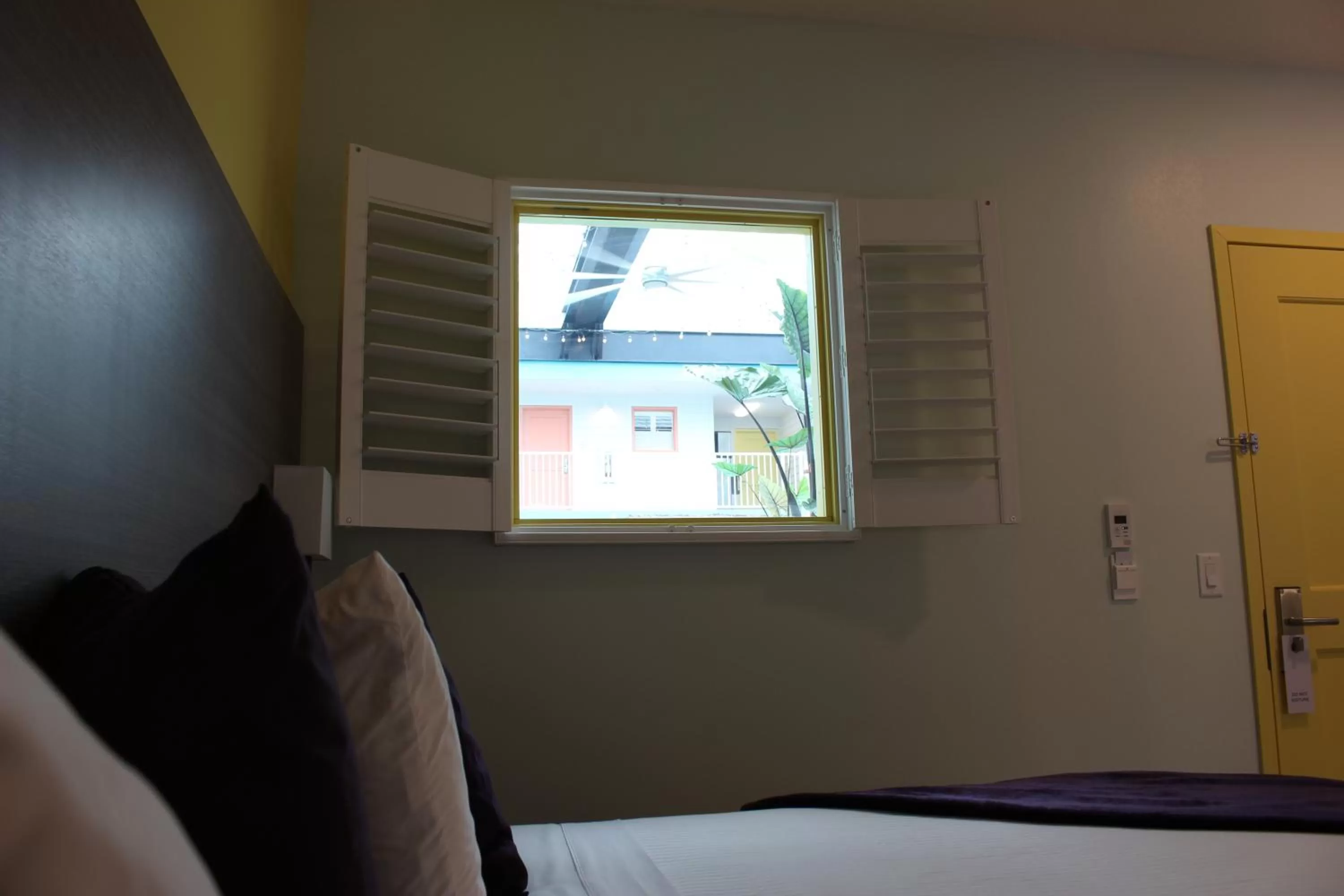 Bed in Worthington of Logan