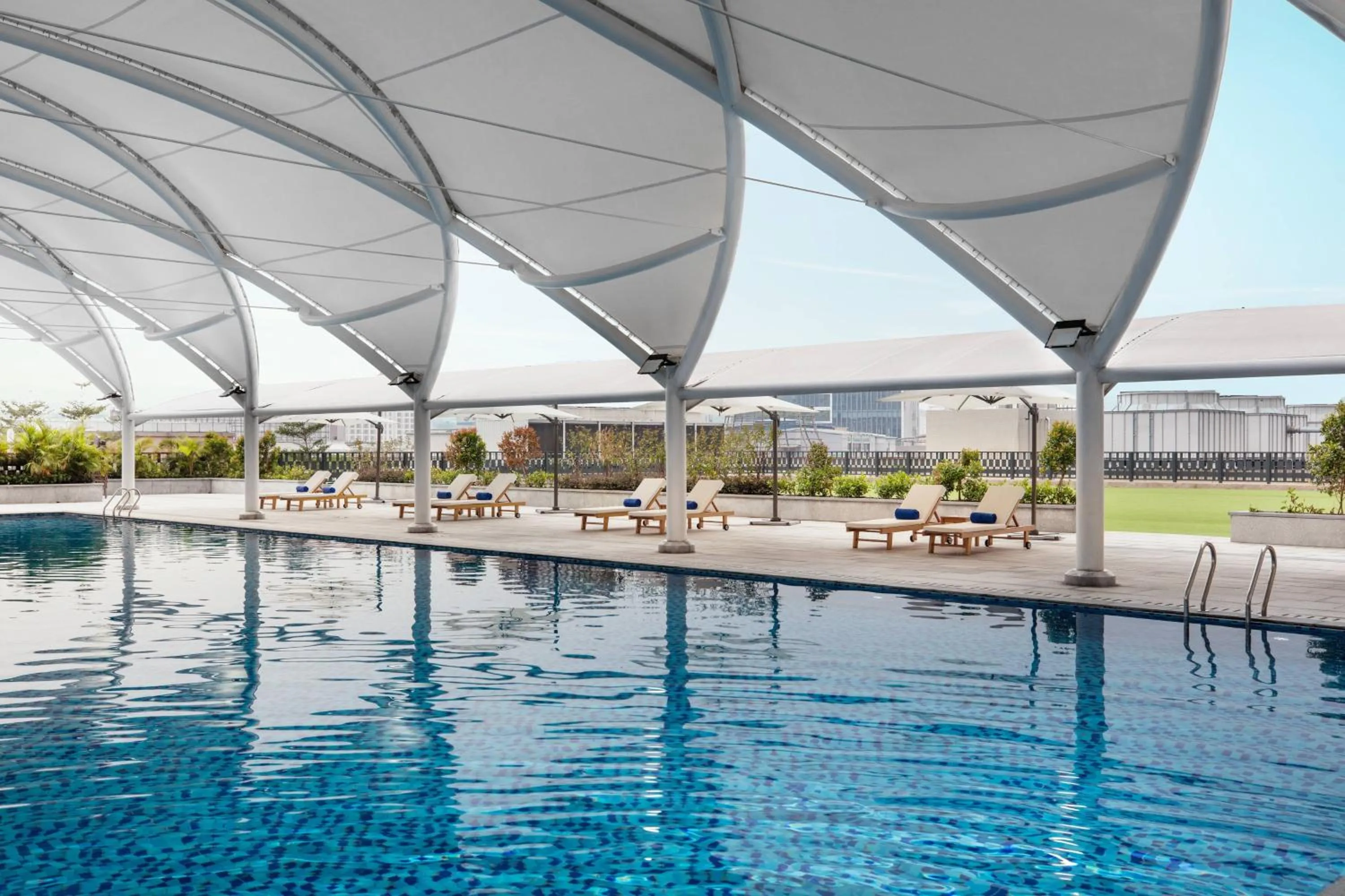 Swimming pool in Courtyard by Marriott Shunde Longjiang