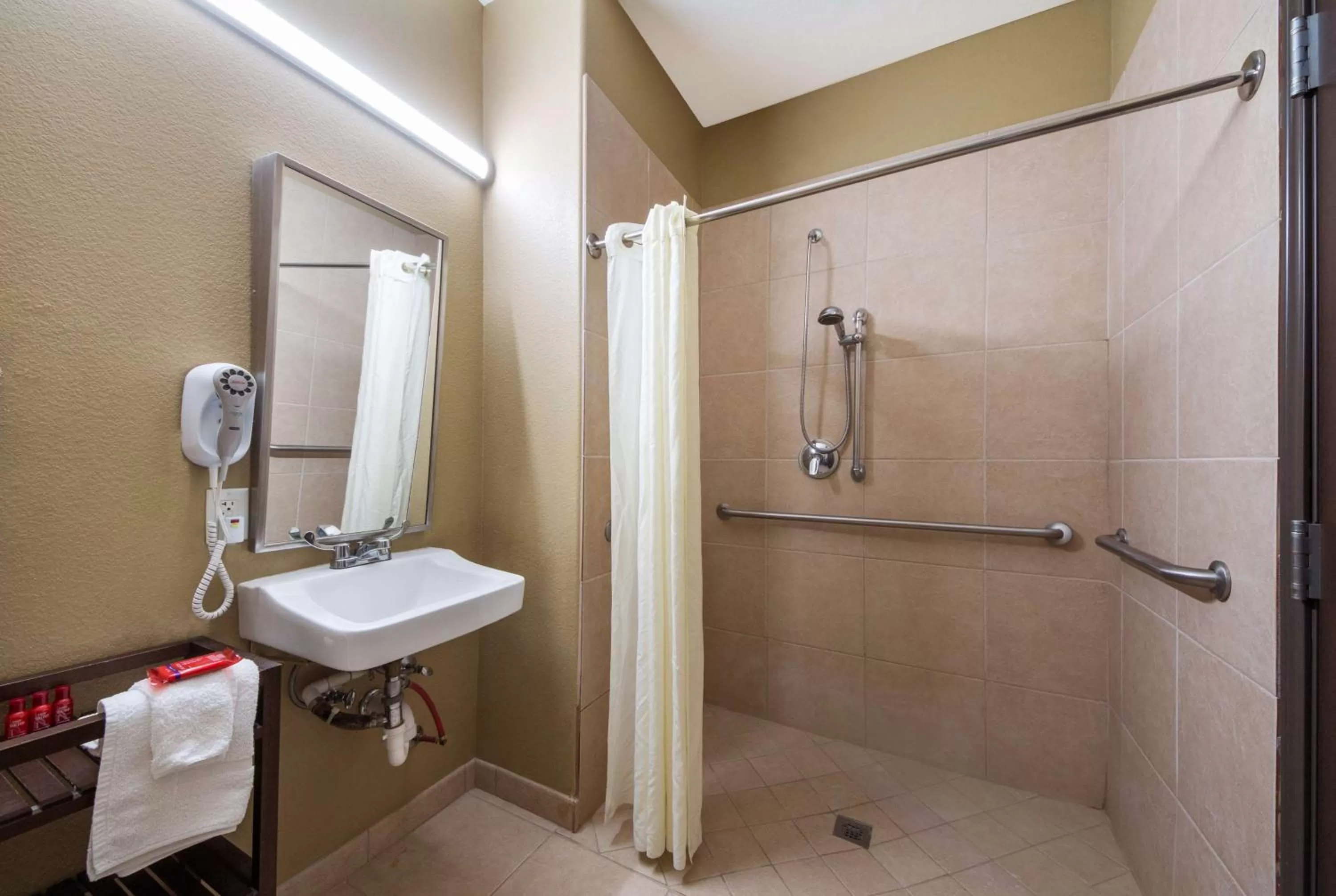 Bathroom in Best Western SeaWorld San Antonio