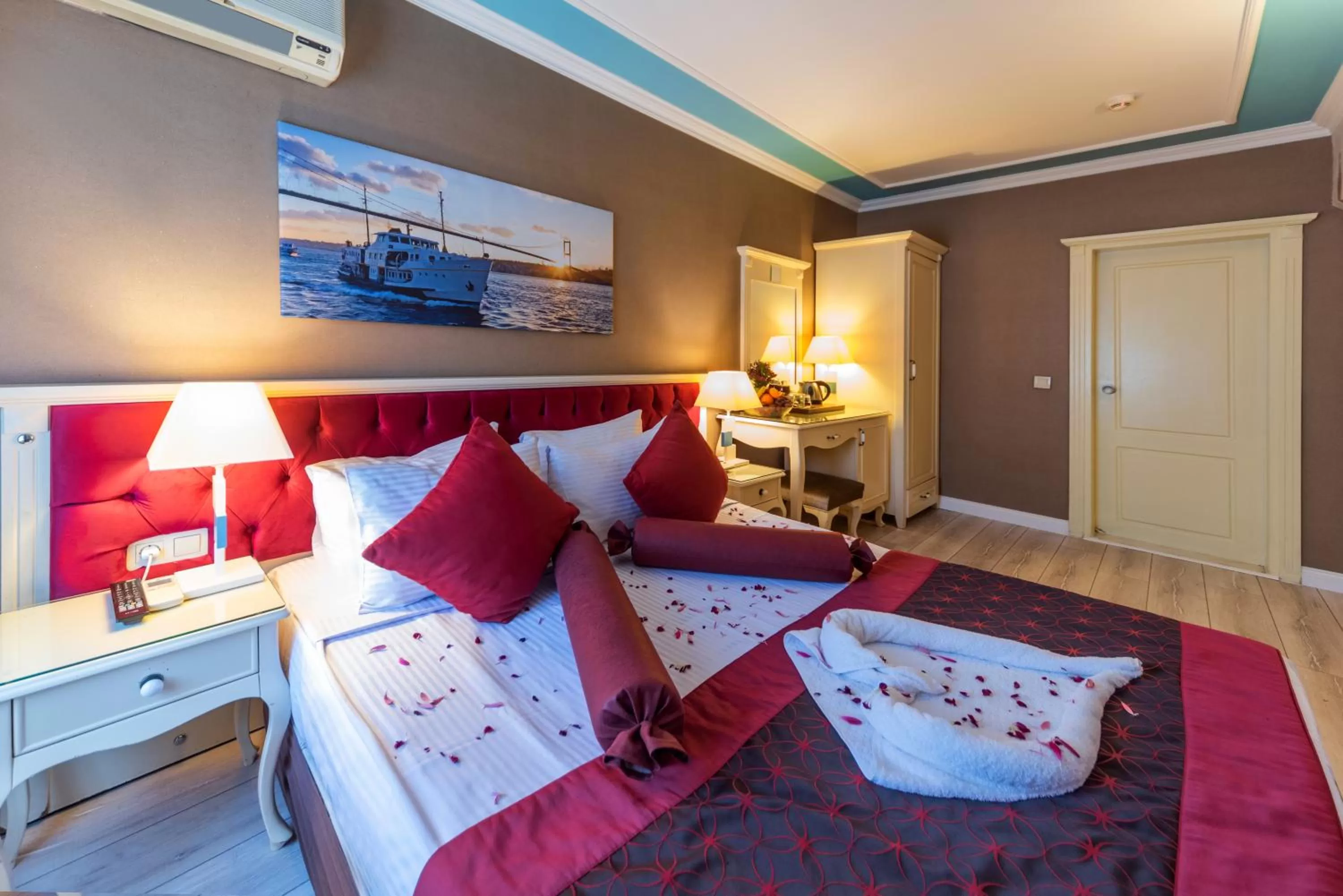 Photo of the whole room, Bed in Viva Deluxe Hotel