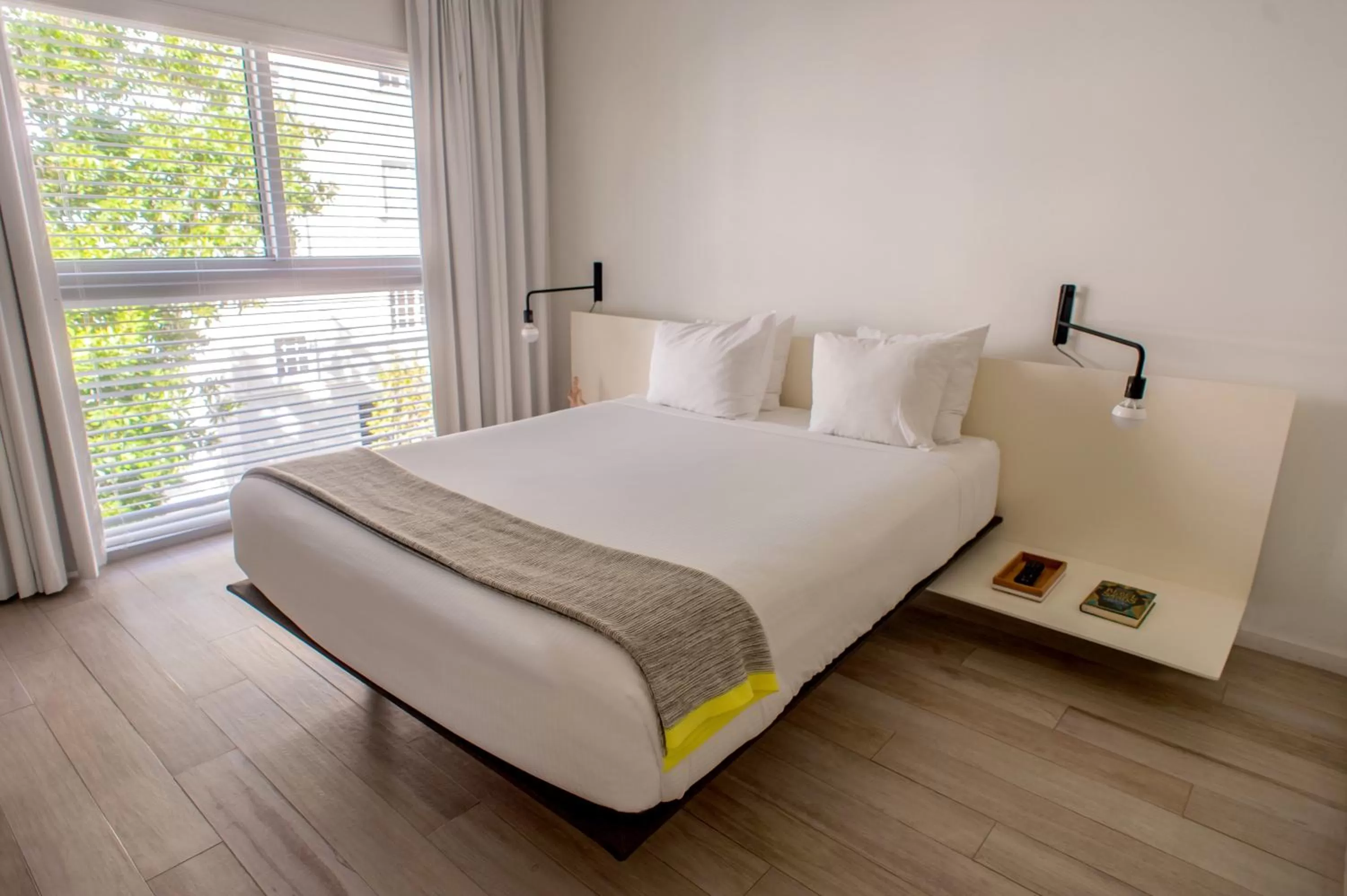 Bedroom, Bed in Beach Haus Key Biscayne Contemporary Apartments