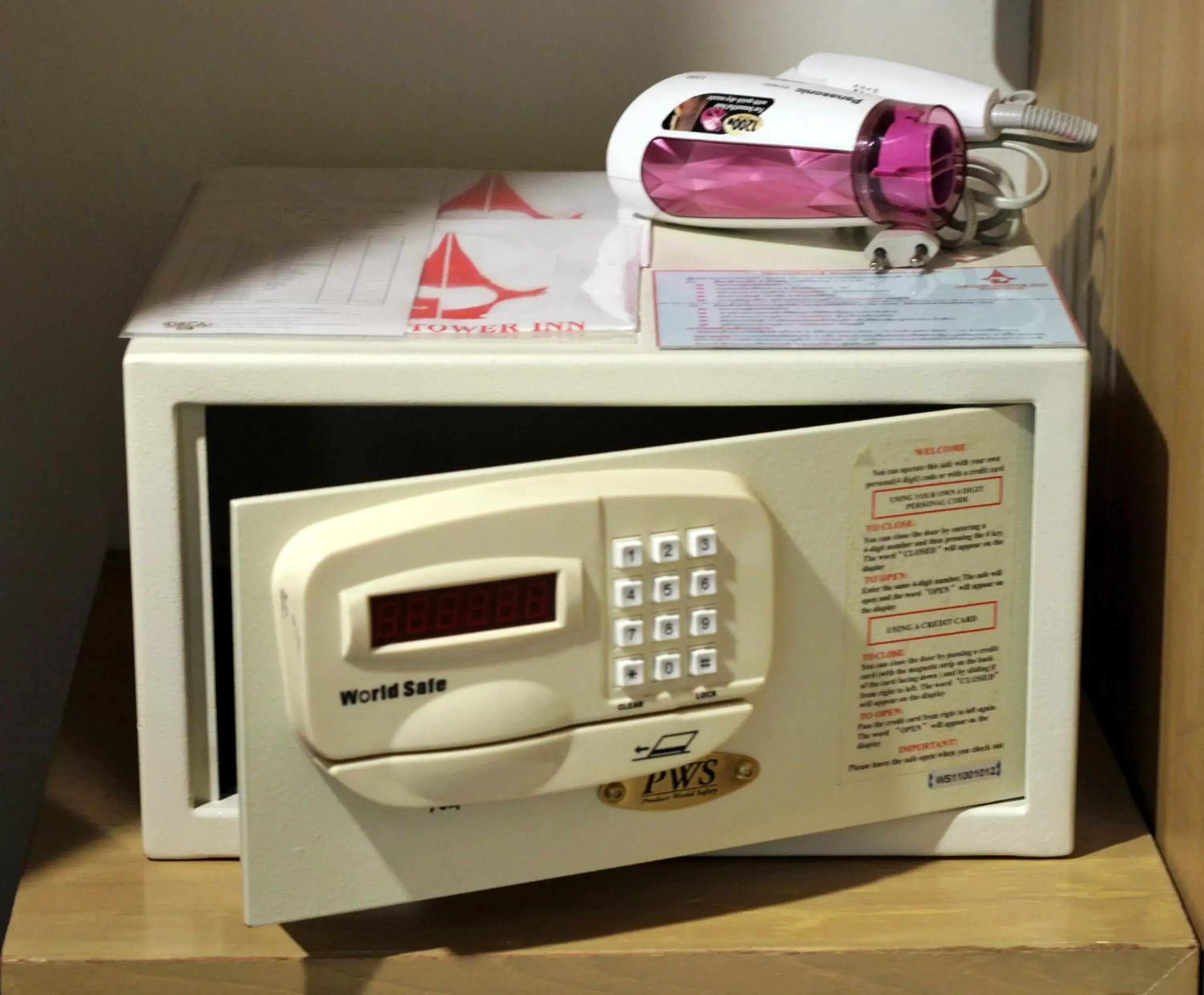 Triple Room in Grand Tower Inn Rama 6 Triple Room in Grand Tower Inn Rama 6