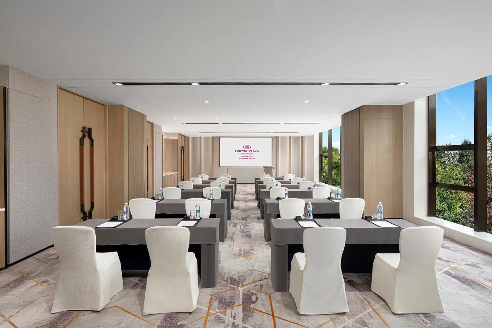 Meeting/conference room in Crowne Plaza Shanghai Jinxiu by IHG