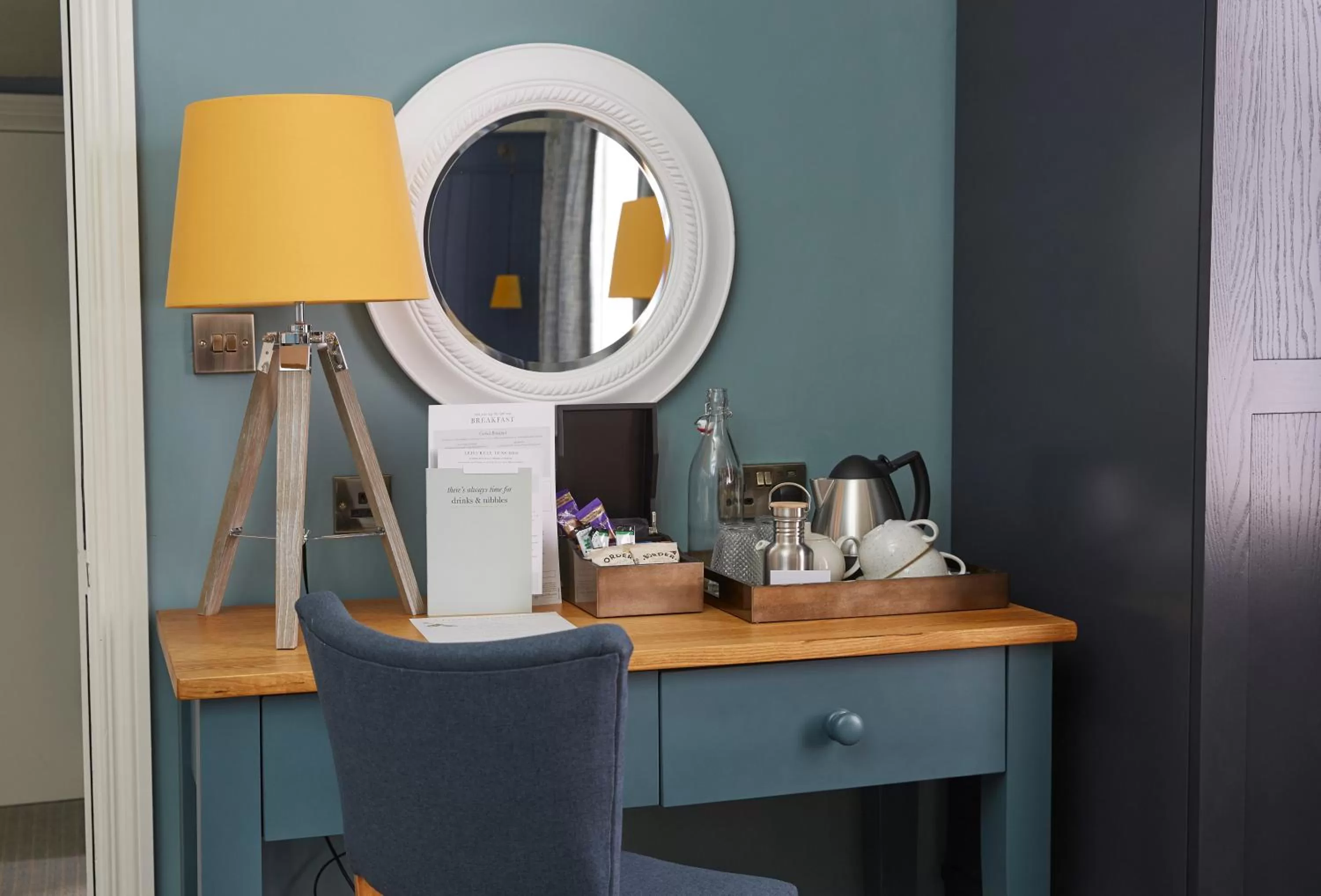 Coffee/tea facilities in Riverside Inn by Chef & Brewer Collection