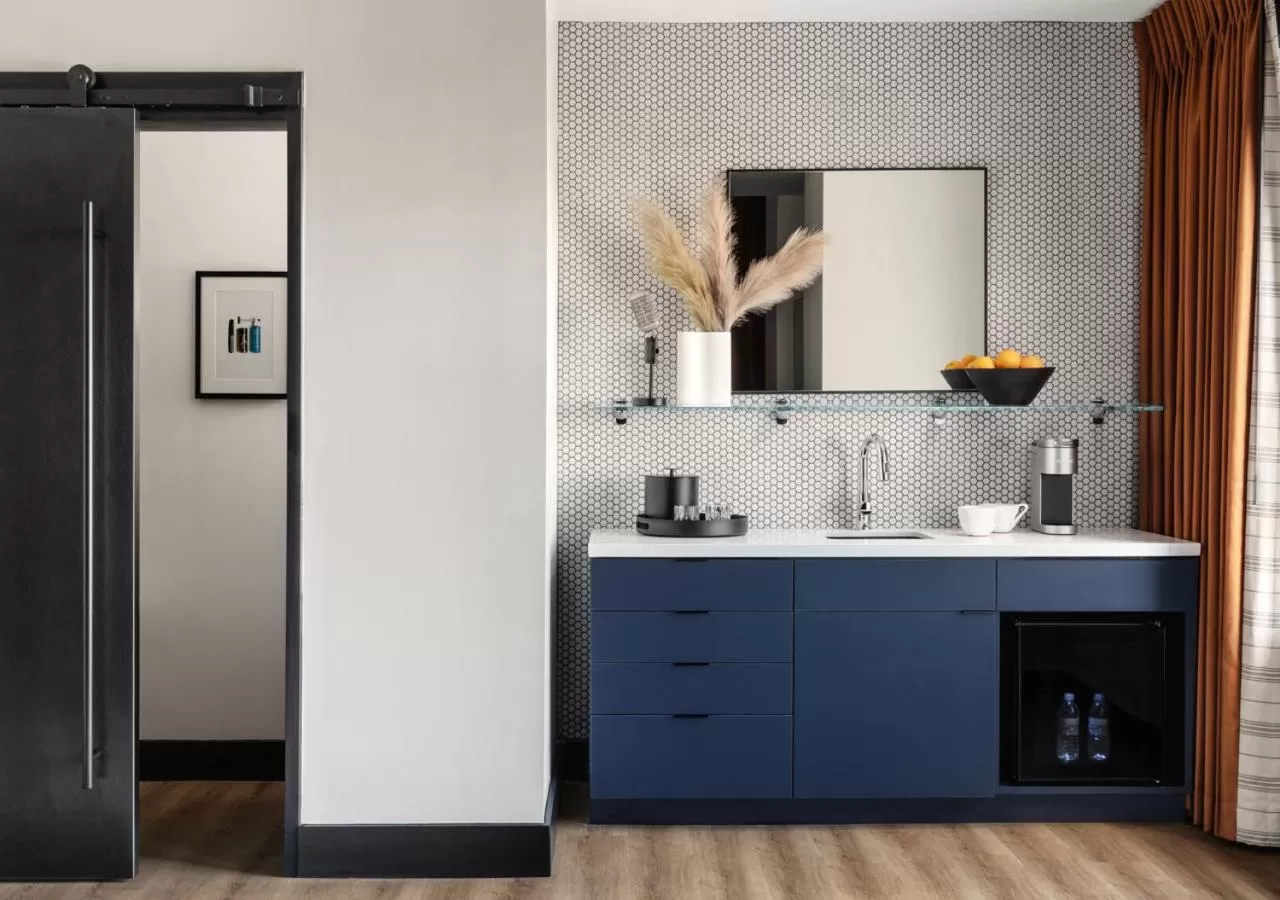 Kitchen or kitchenette in Hotel Tupelo, a Wyndham Hotel