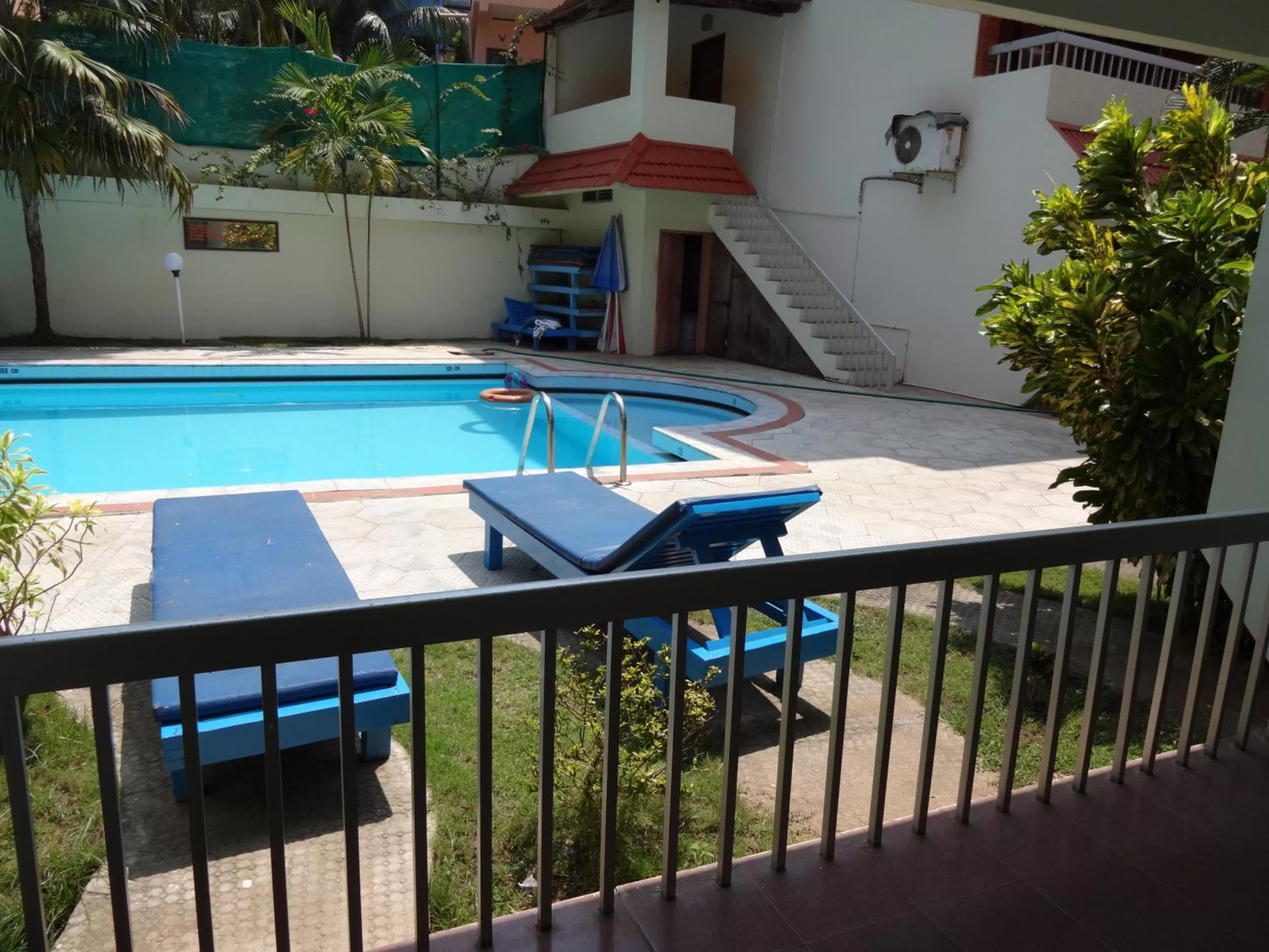 Pool view in Hotel Thushara