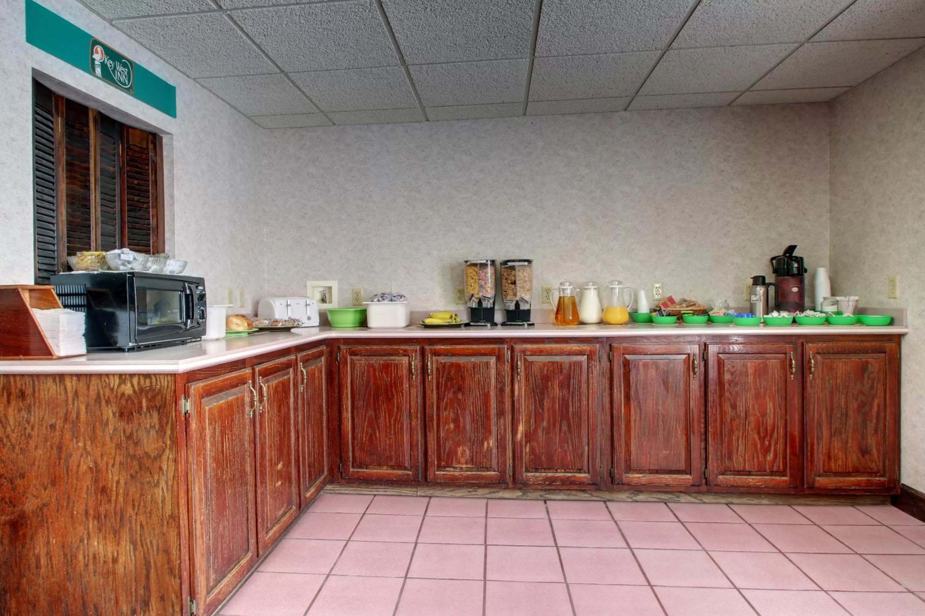 Continental breakfast in YurZzz Inn