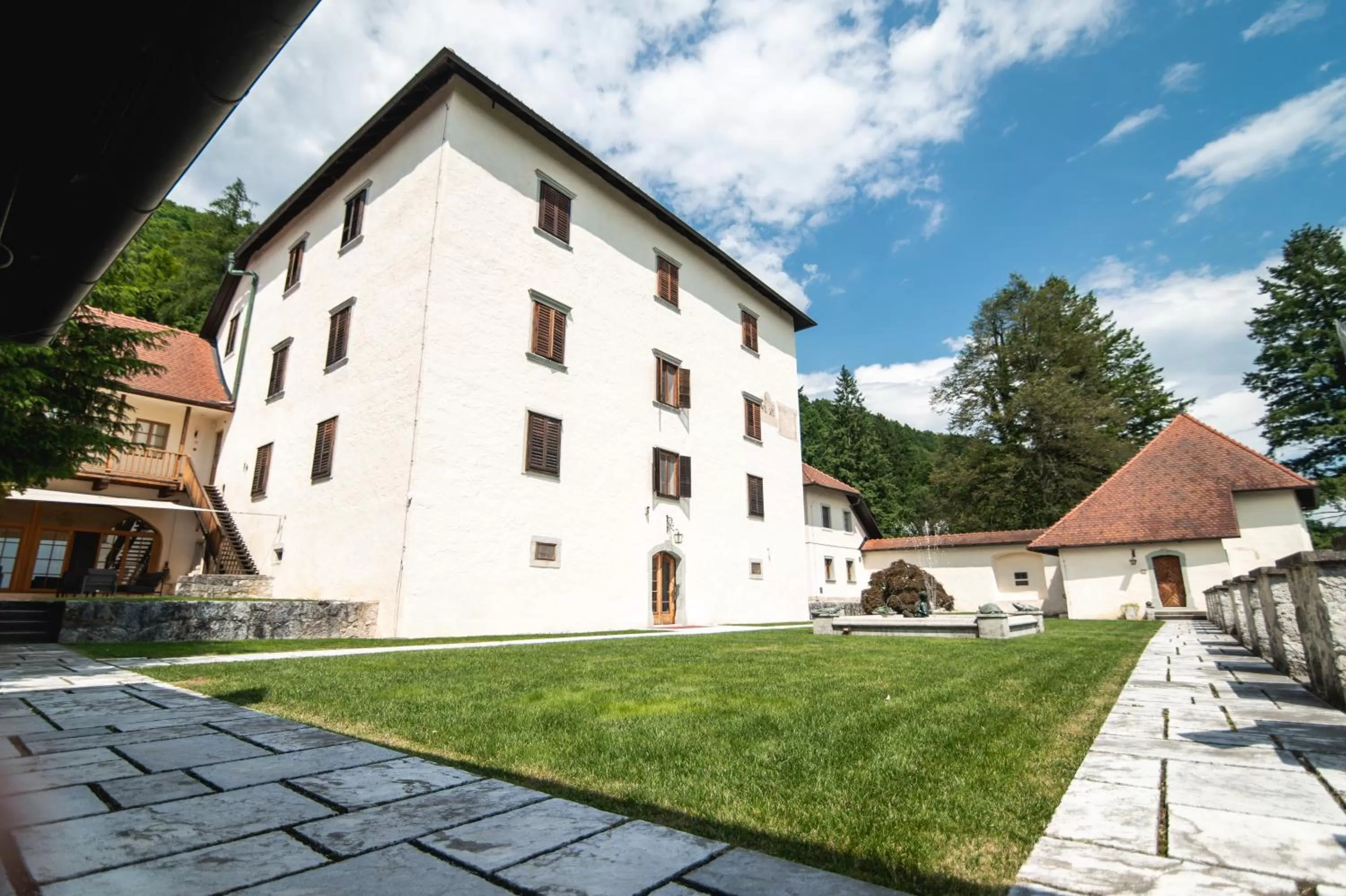 Facade/entrance, Property Building in Grad Strmol