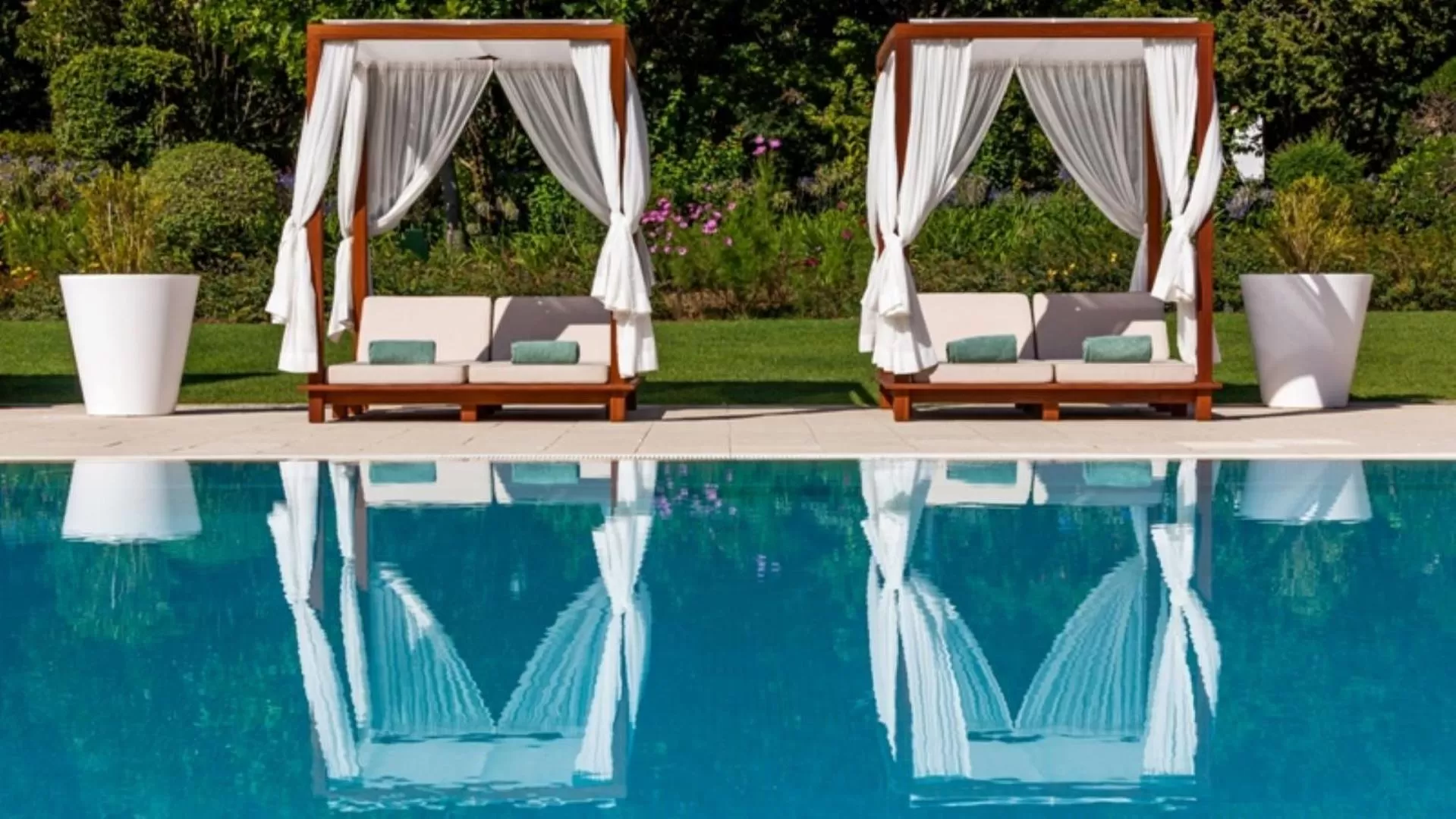 Swimming pool in Hotel Quinta das Lagrimas - Small Luxury Hotels