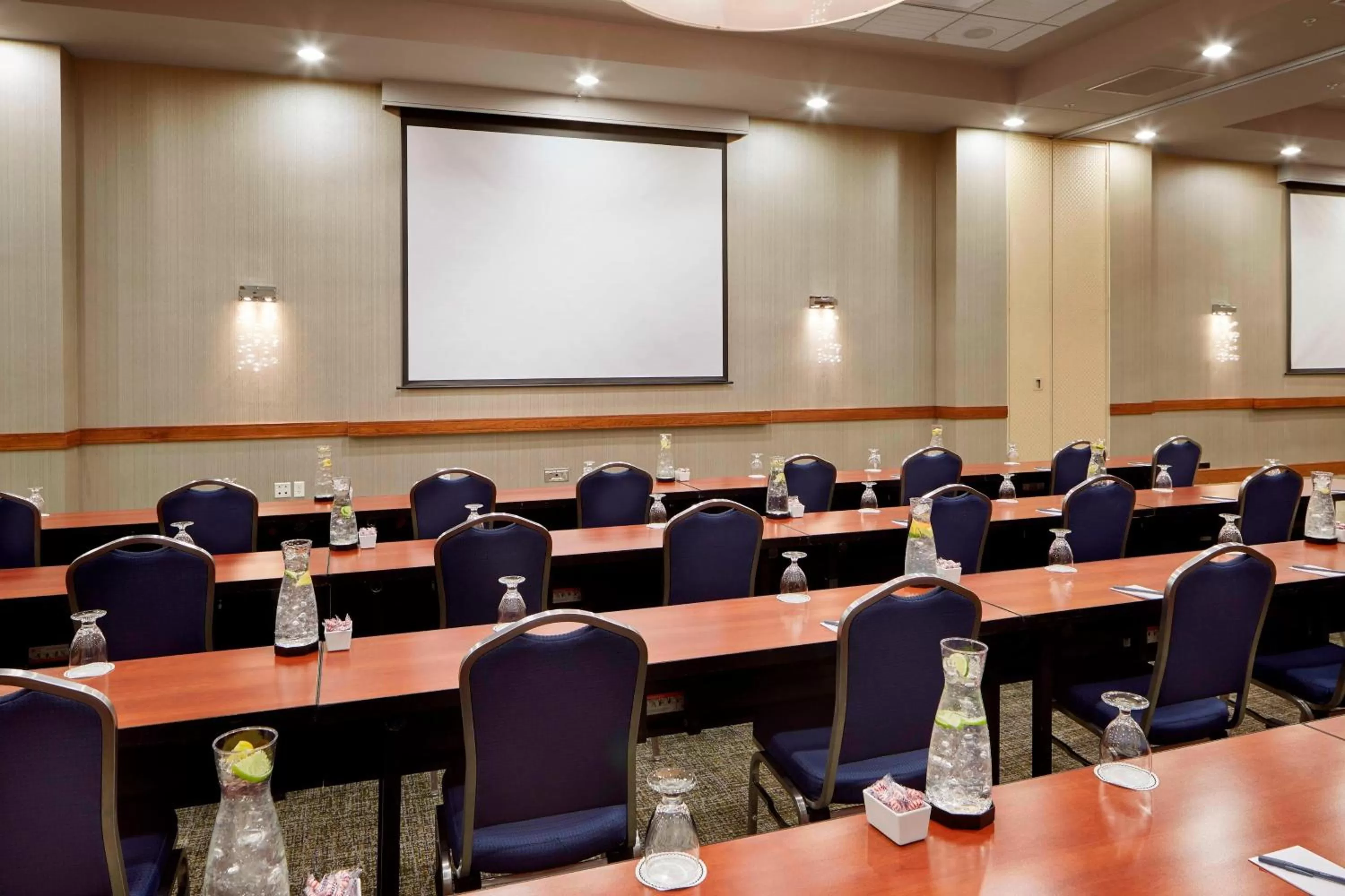 Meeting/conference room in SpringHill Suites by Marriott Las Vegas Convention Center