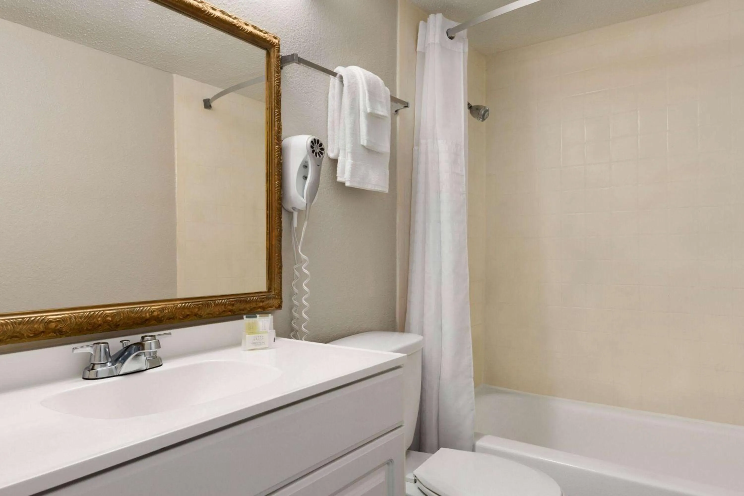 TV and multimedia in Days Inn by Wyndham Myrtle Beach-Beach Front