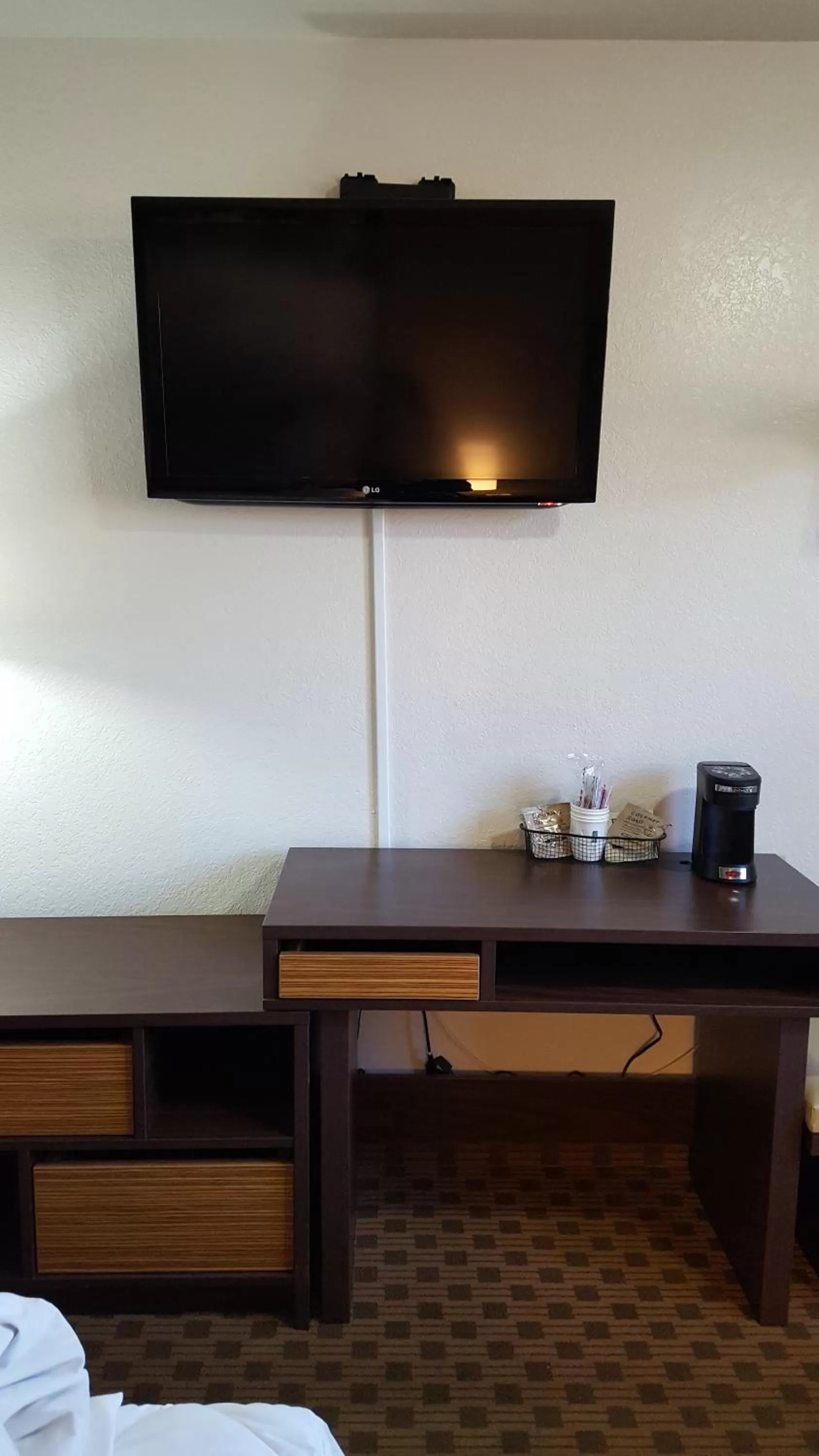 Other, Bed in Super 8 by Wyndham Santa Rosa