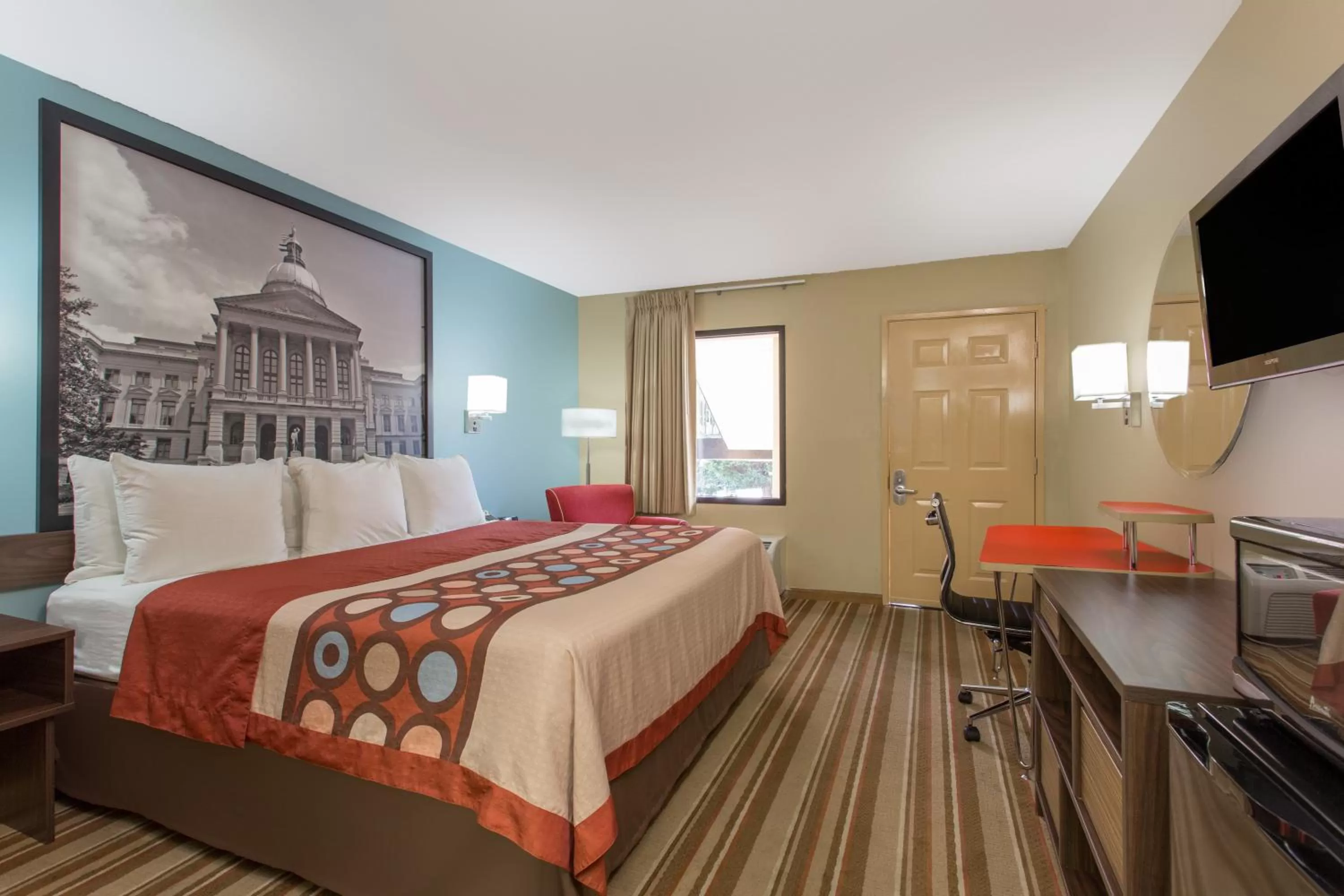 Photo of the whole room, Bed in Super 8 by Wyndham Forest Park