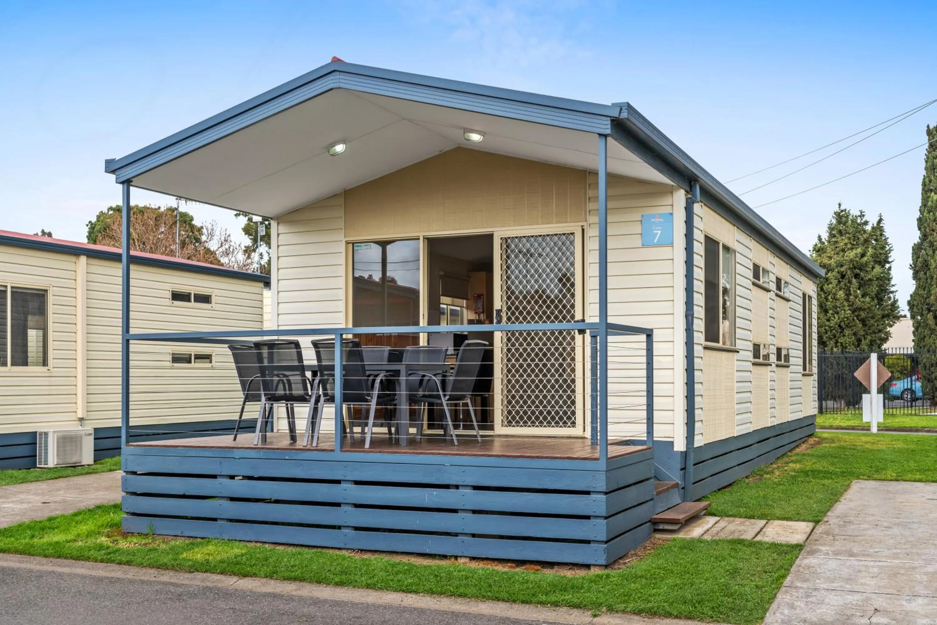 Standard 3 Bedroom Cabin in Discovery Parks - Geelong