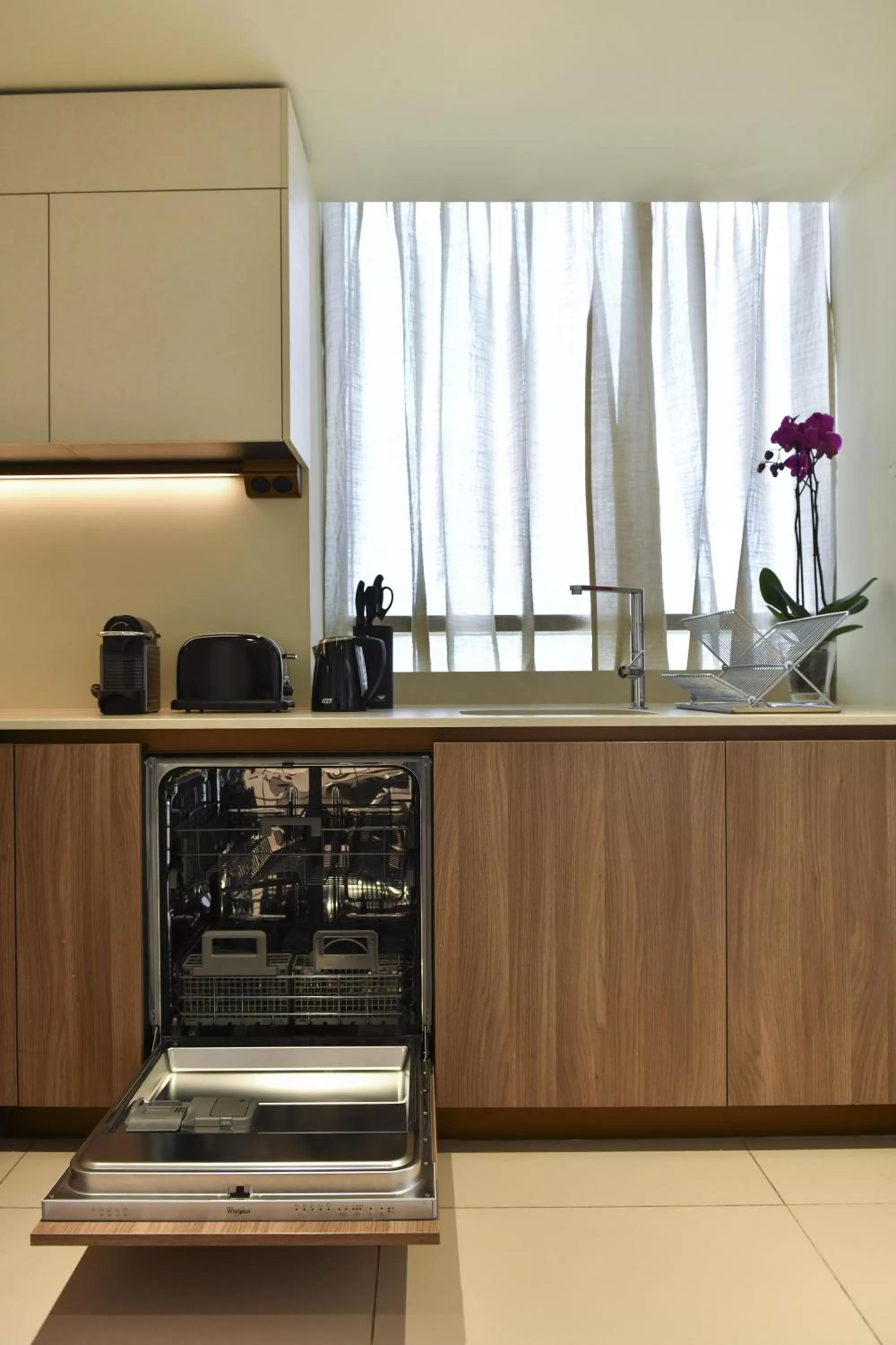 Kitchen or kitchenette in voco Doha West Bay Suites by IHG