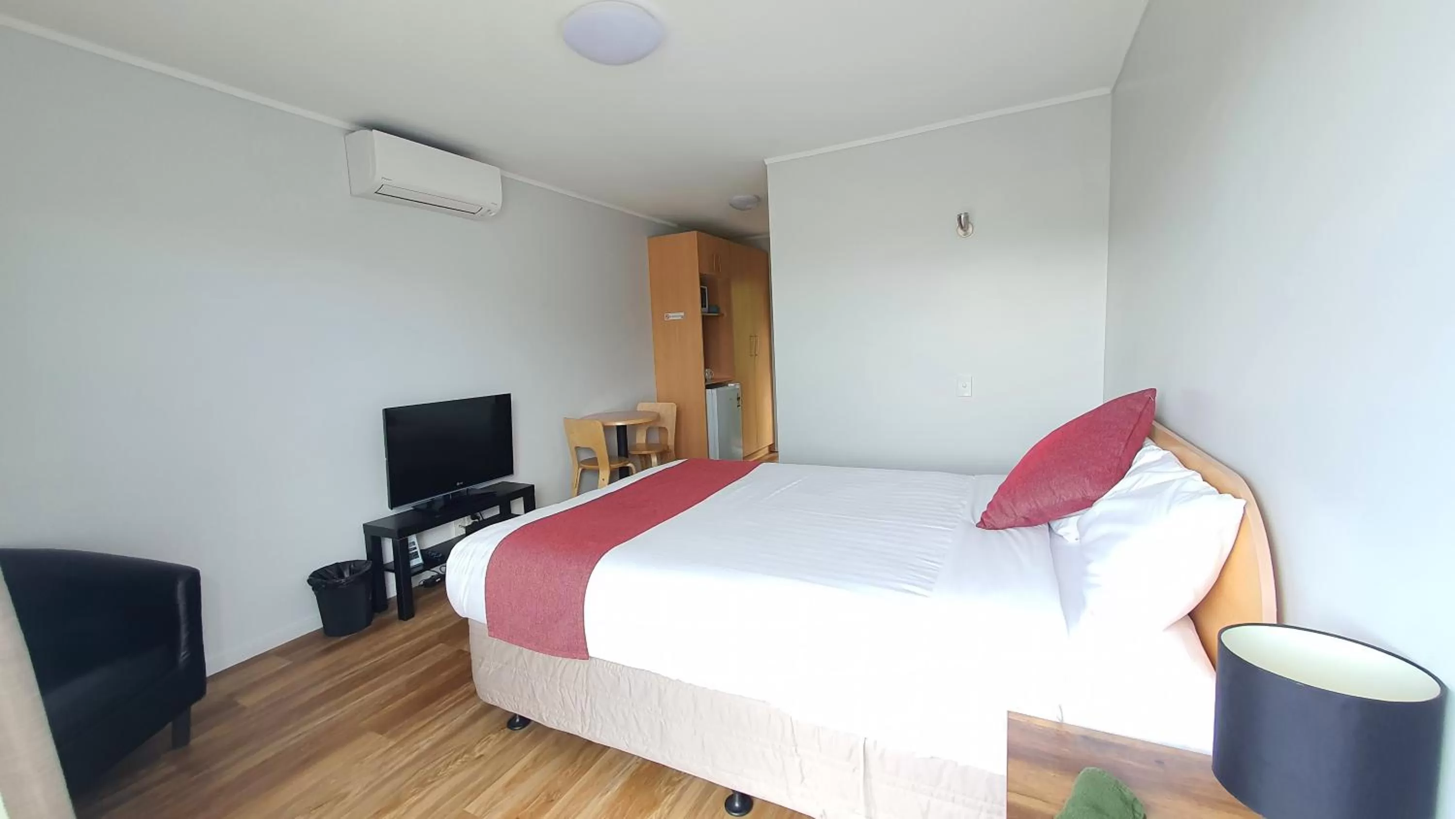 TV and multimedia, Bed in Ocean Inn Motel