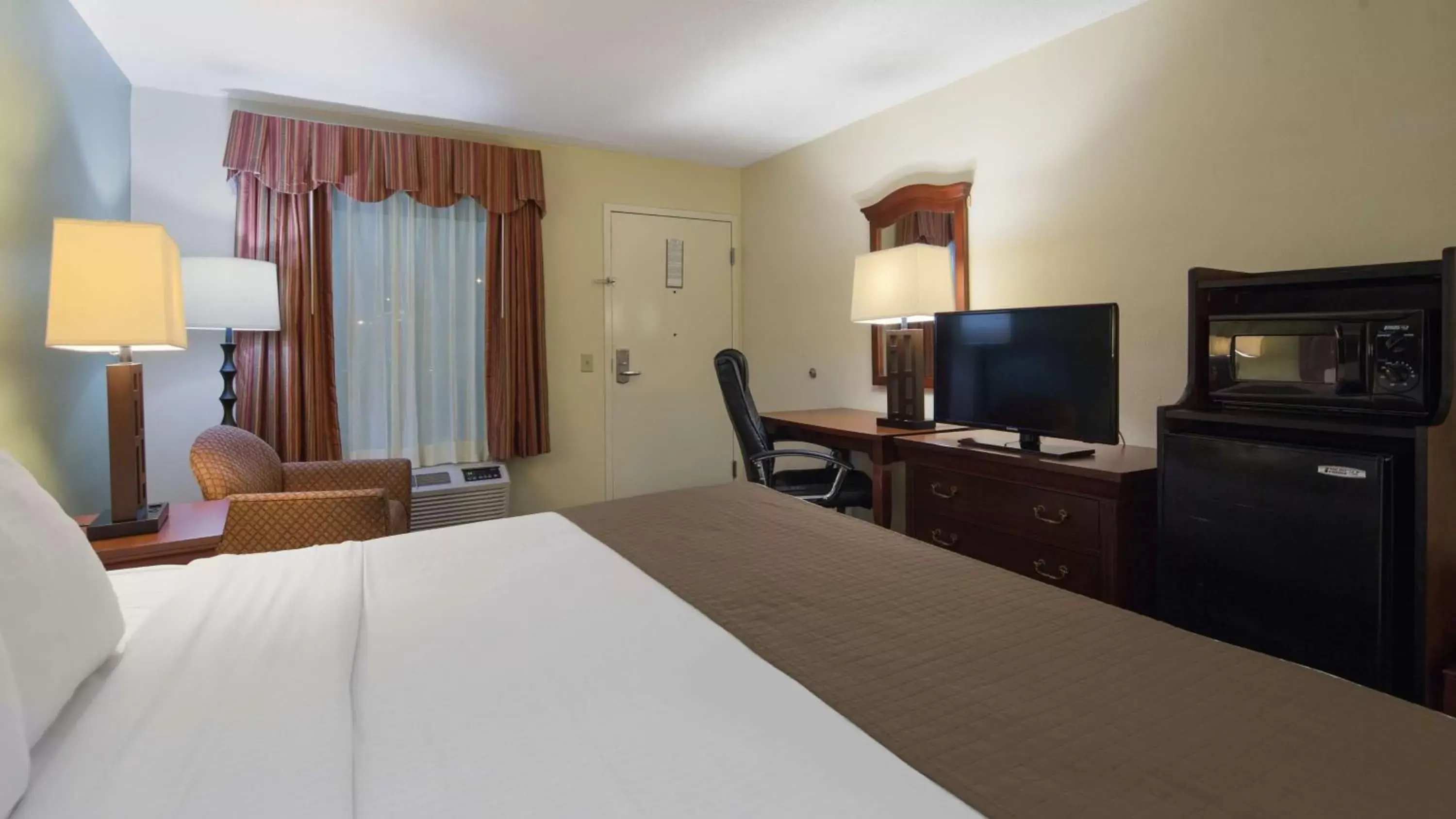 King Room - Pet-Friendly in Best Western Of Walterboro King Room - Pet-Friendly in Best Western Of Walterboro