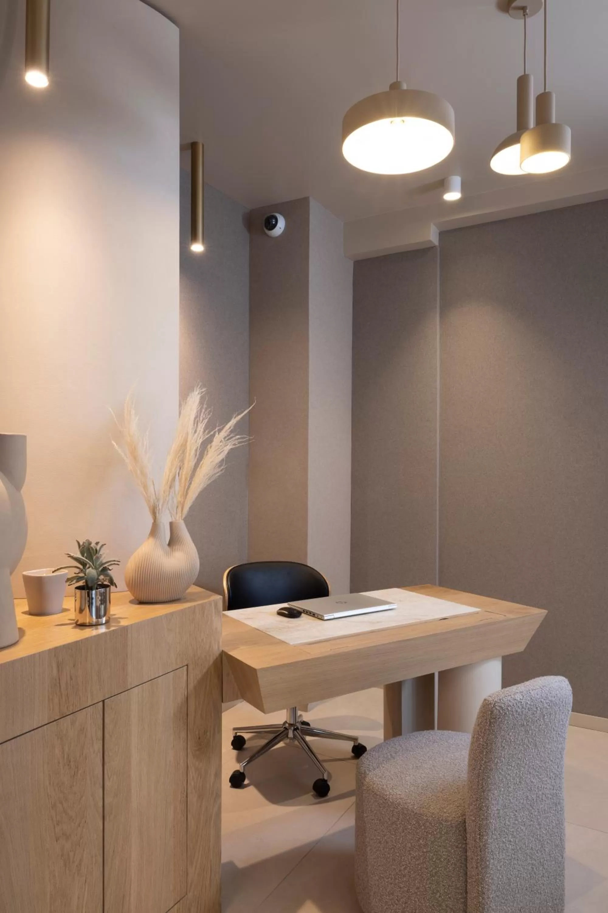 Lobby or reception in Hôtel Beige