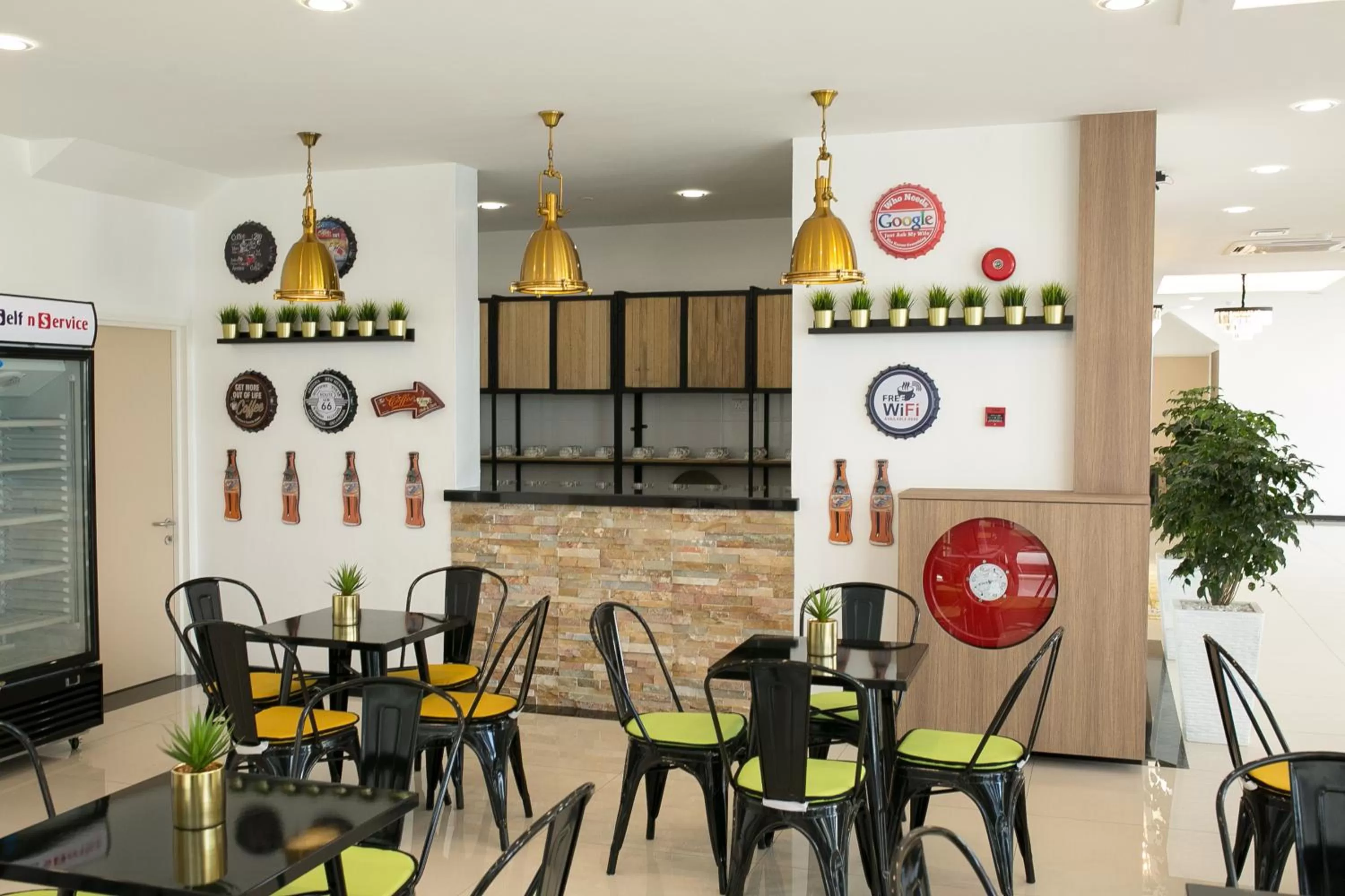 Lounge or bar, Restaurant/Places to Eat in Savana Hotel & Serviced Apartments