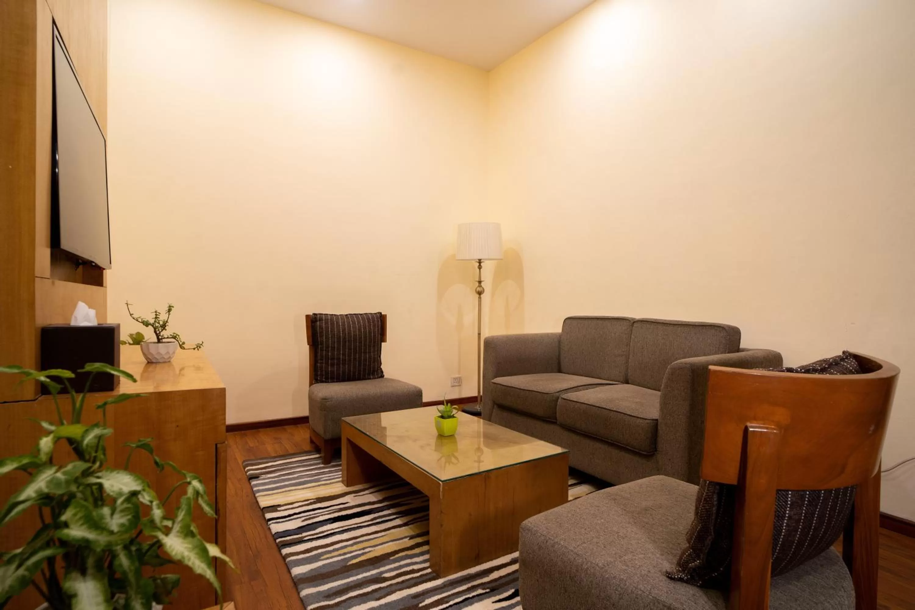 Living room in Opulent by Udman Chhattarpur