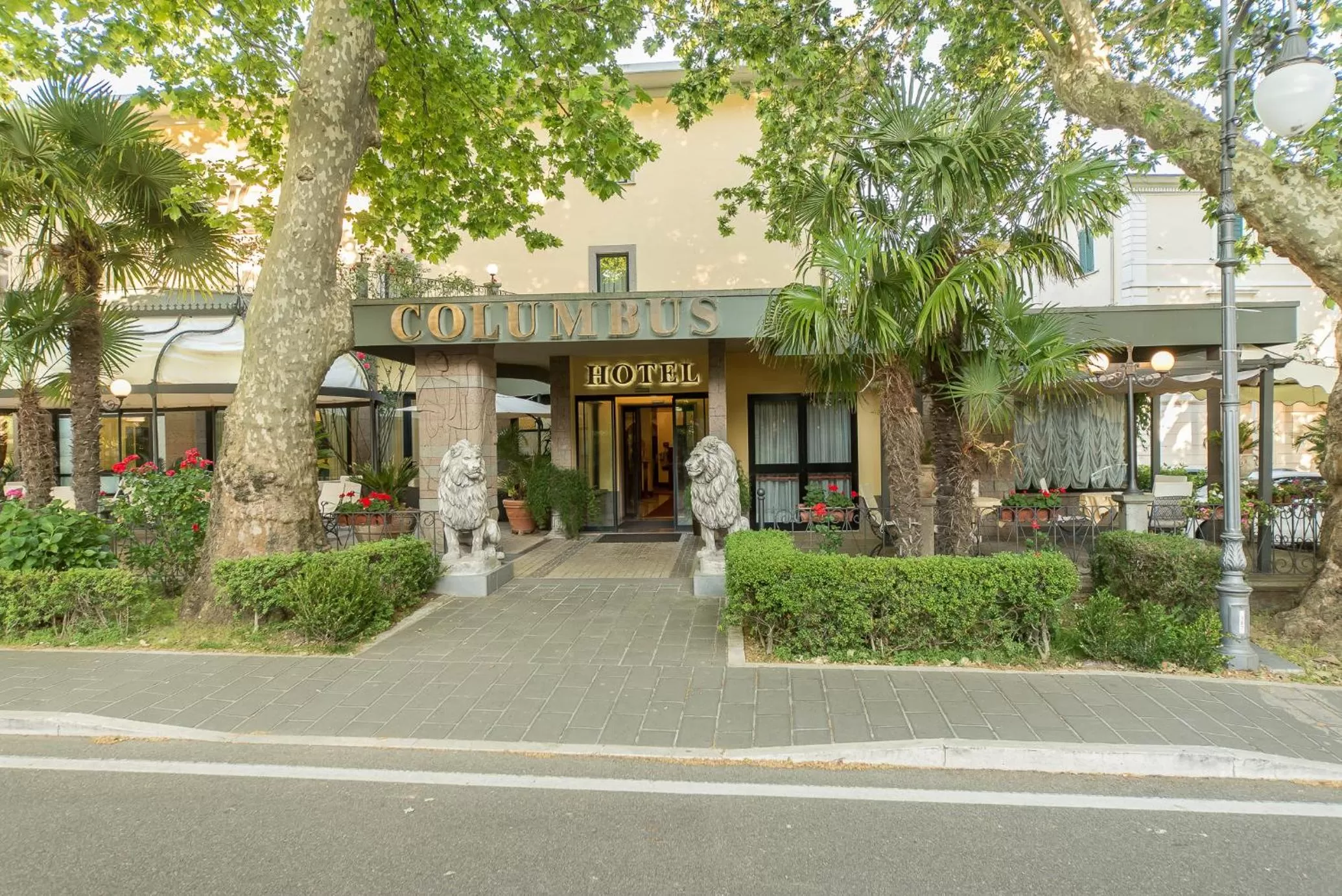 Facade/entrance in Hotel Columbus sul Lago