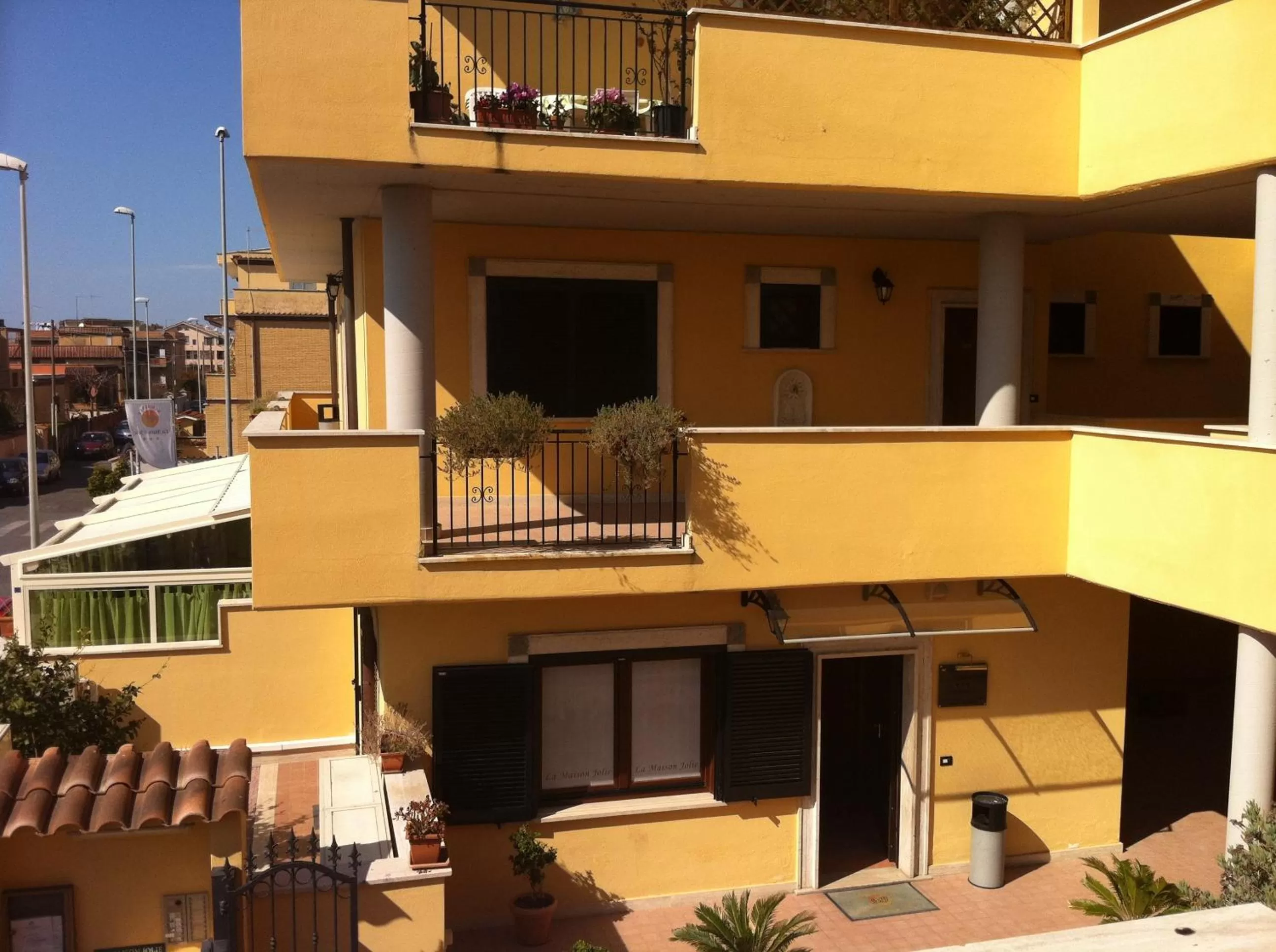 Facade/entrance in Hotel La Maison Jolie