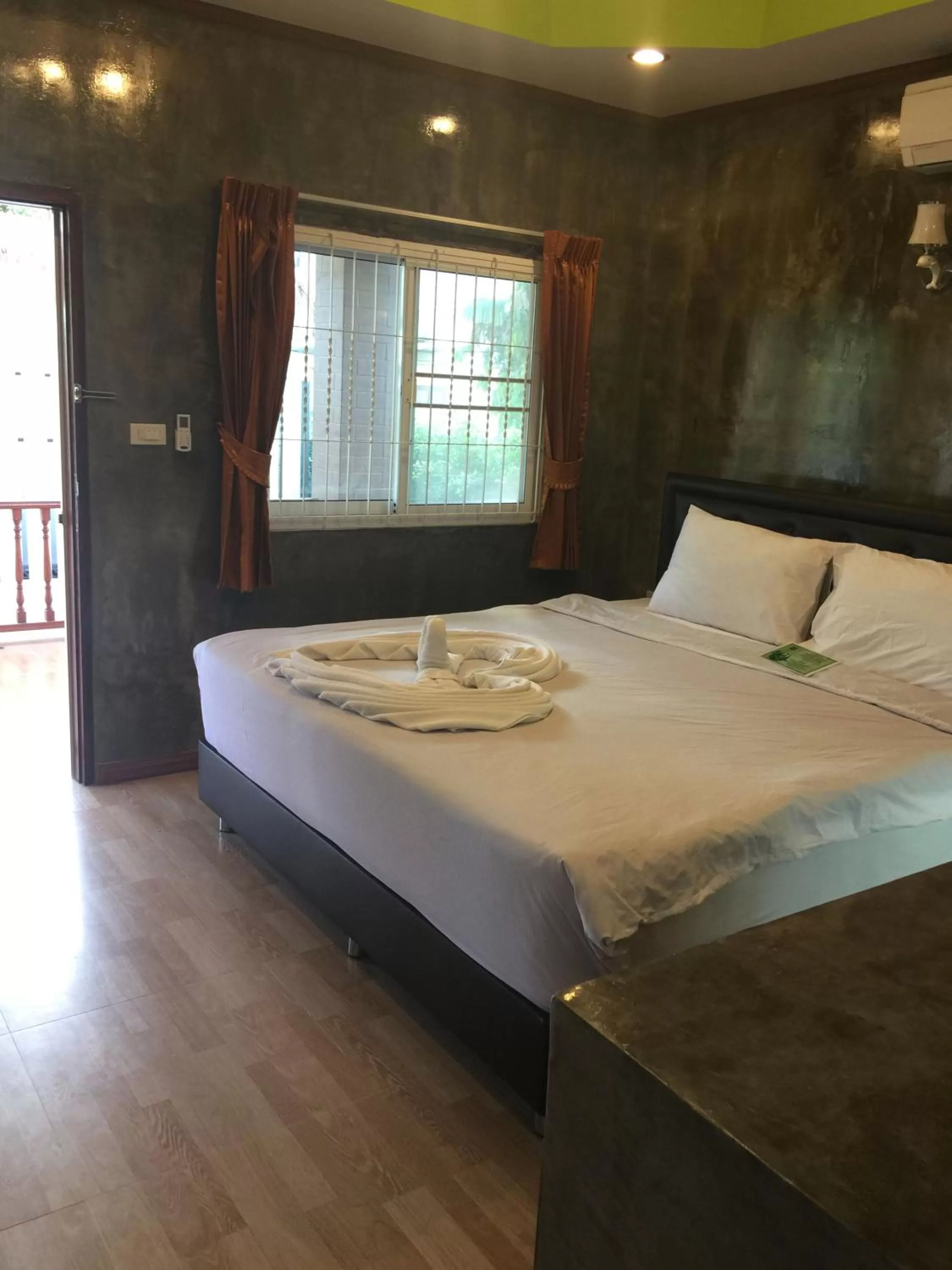 Bedroom, Bed in The White Elephant Resort