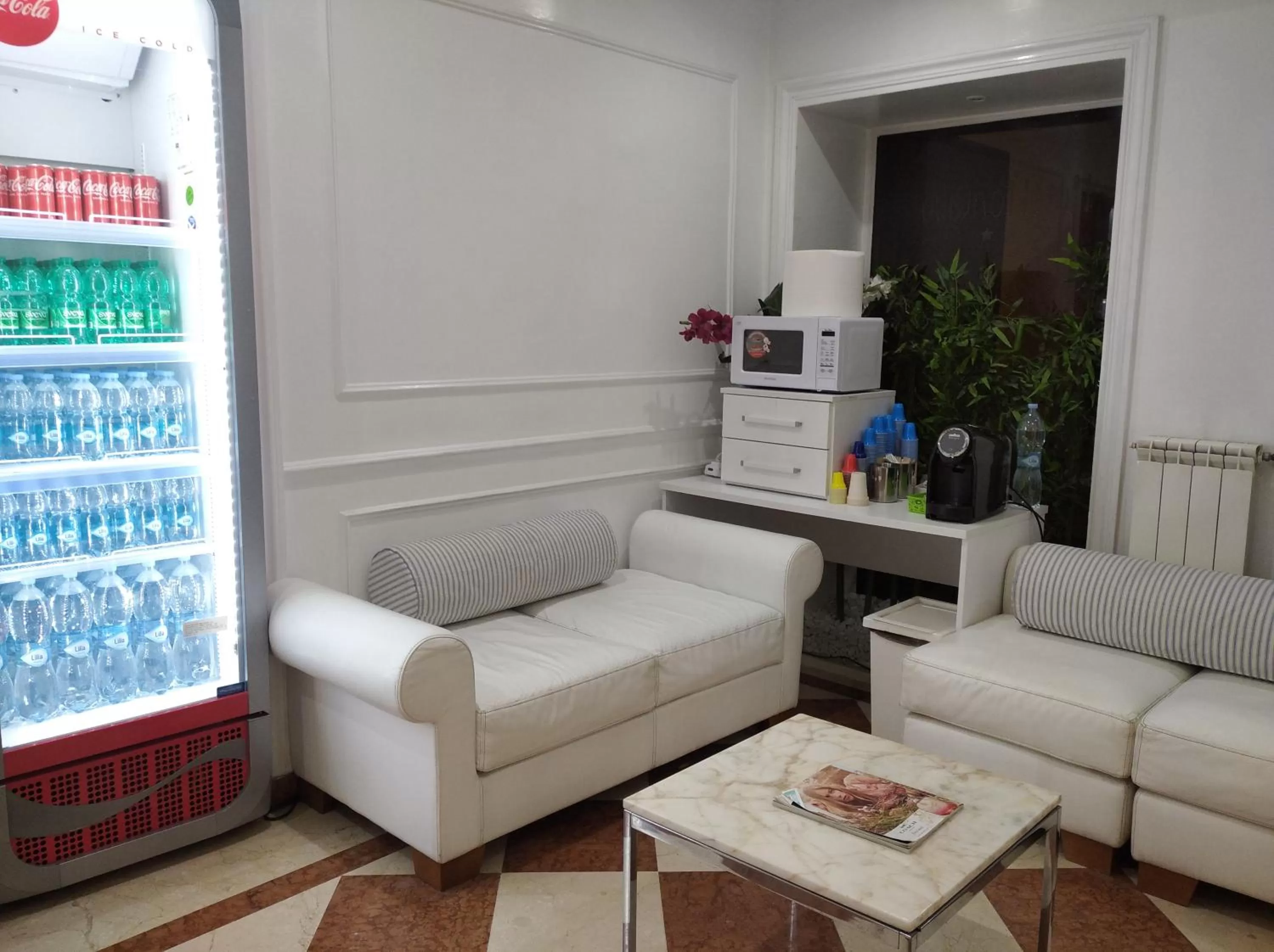 Seating area in Hotel Positano
