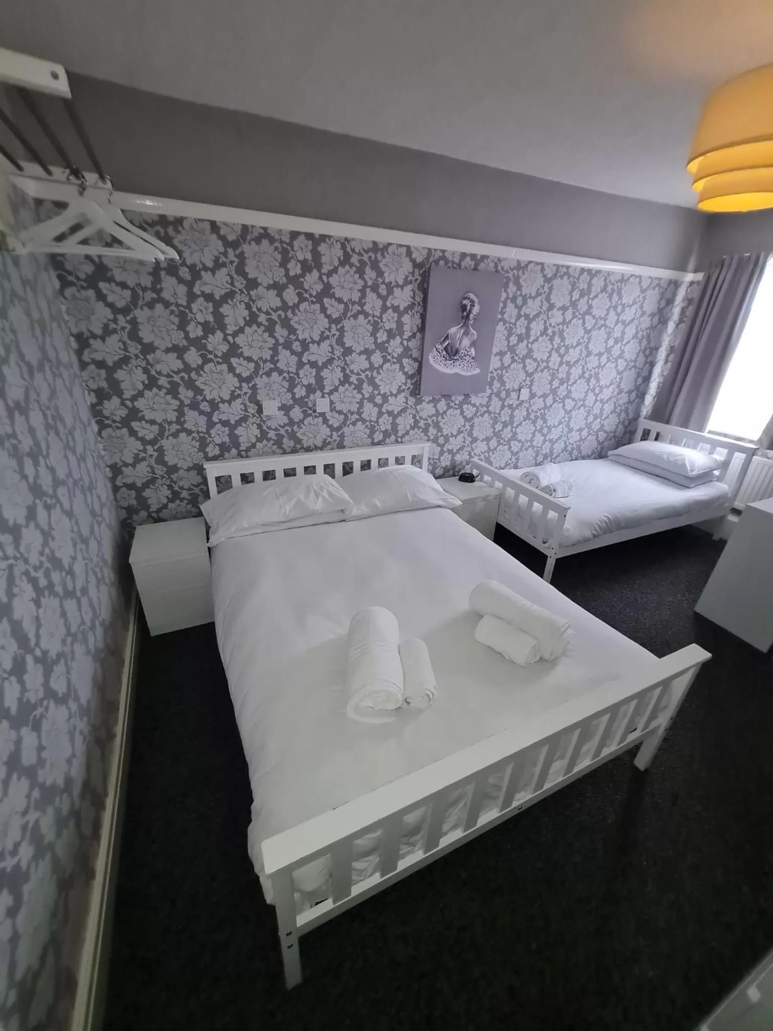 Bedroom, Bed in Queens Plaza Hotel