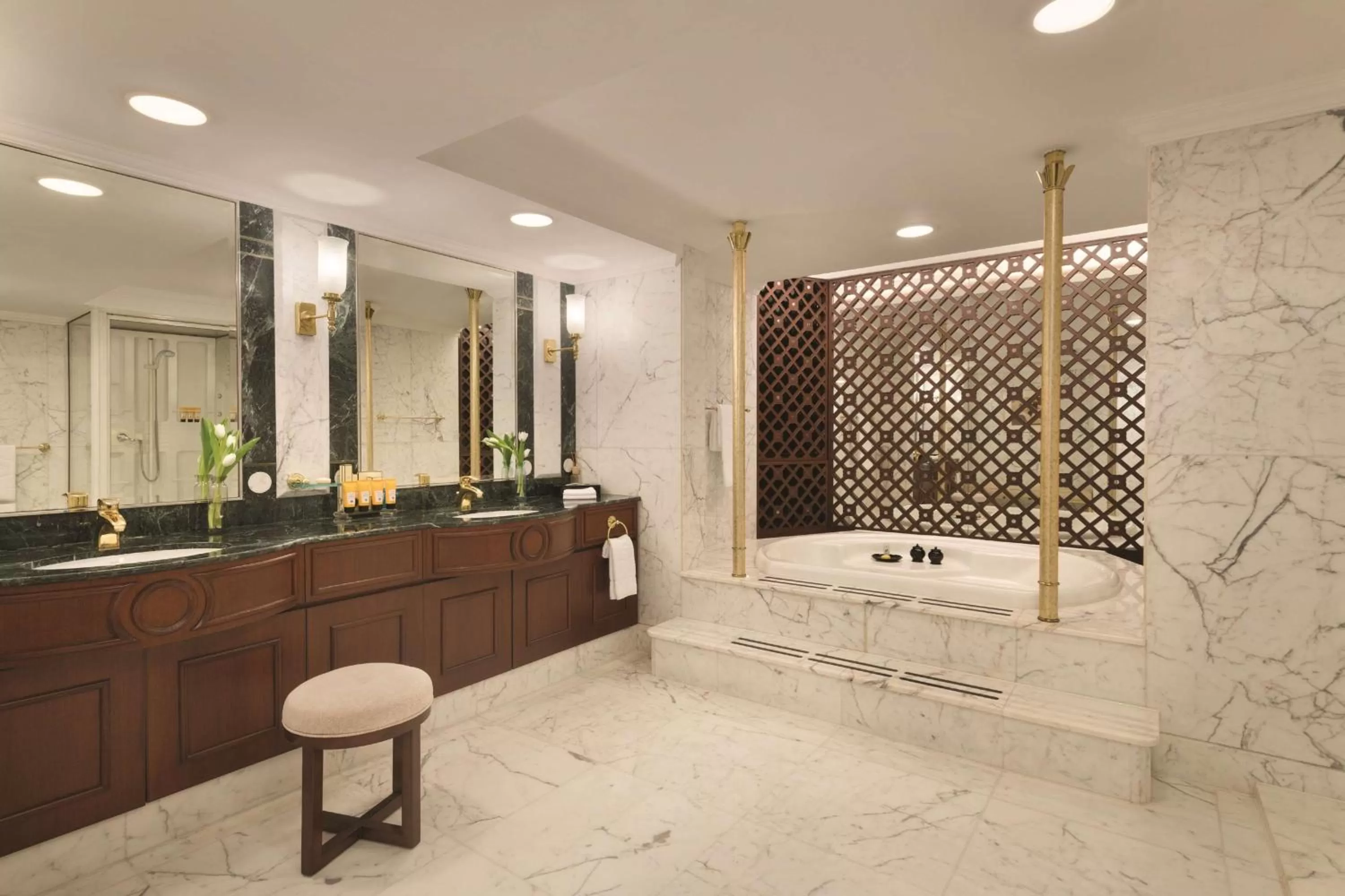 Bathroom in Shangri-La Shenzhen