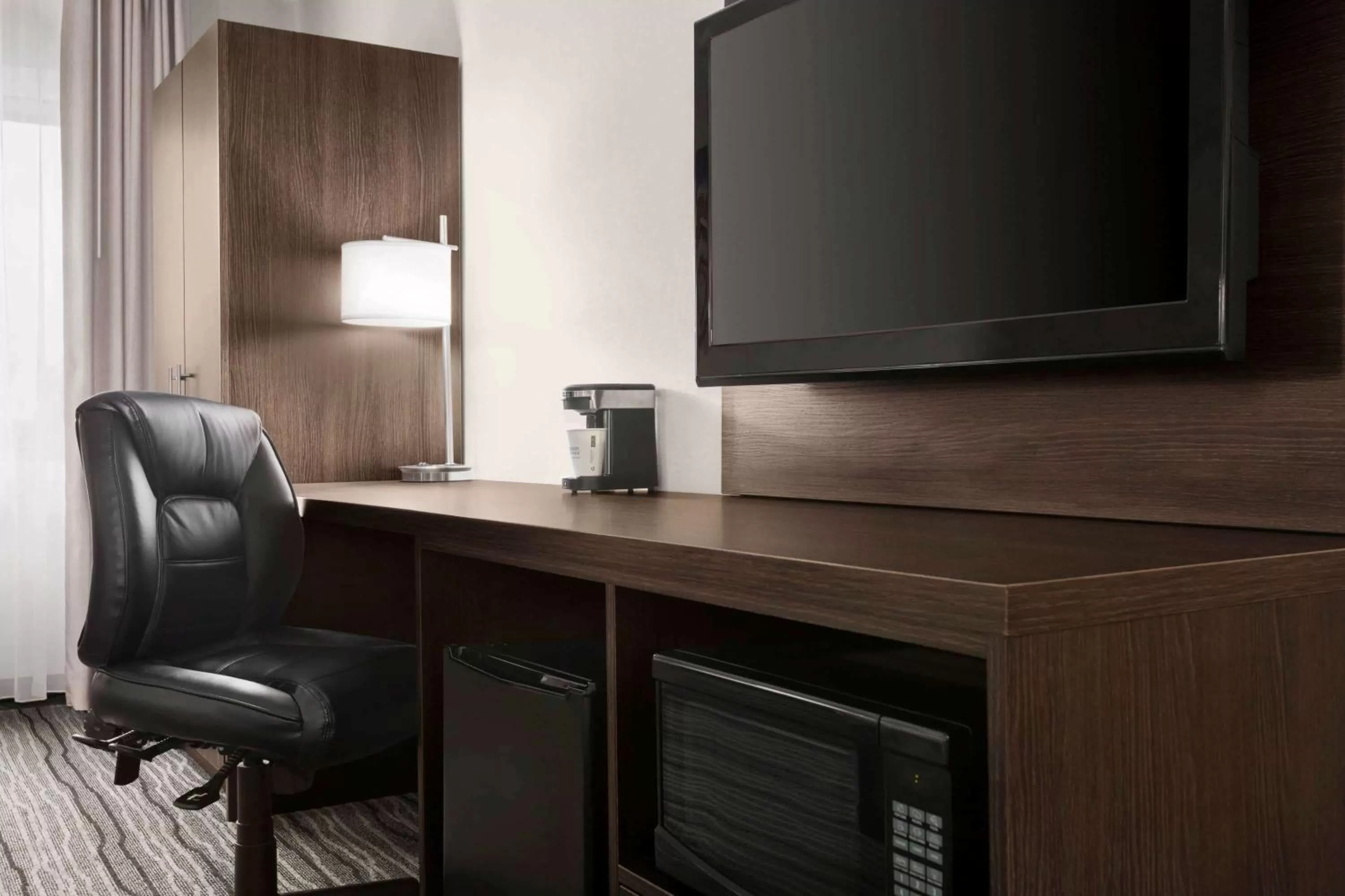 Queen Room - Wheelchair Accessible/Non-Smoking in Days Inn by Wyndham Kingston