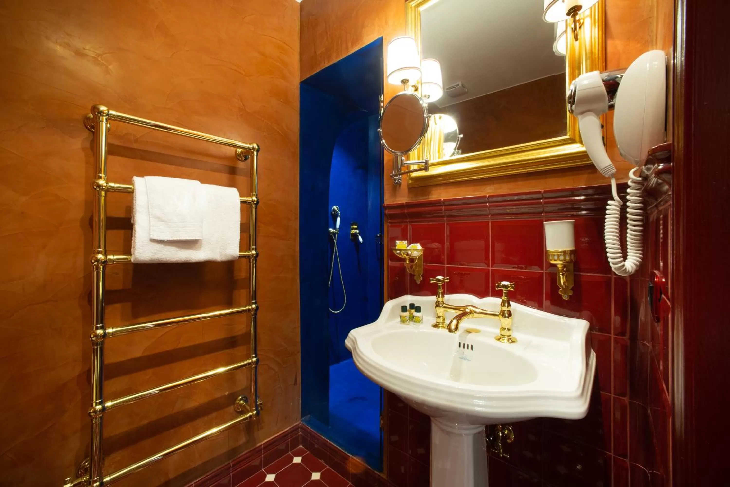 Bathroom in Boutique B&B Torre de' Conti