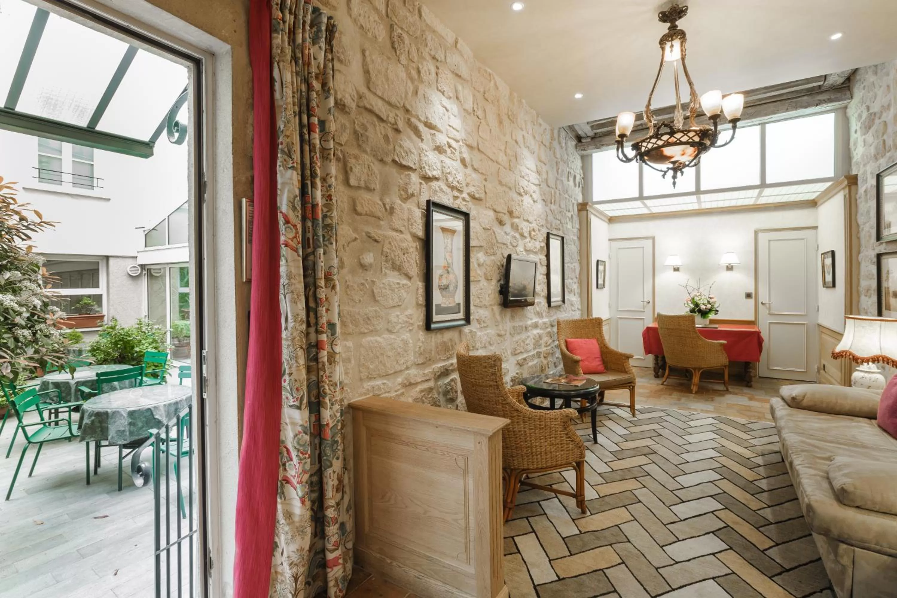 Living room in La Perle Saint Germain des Prés