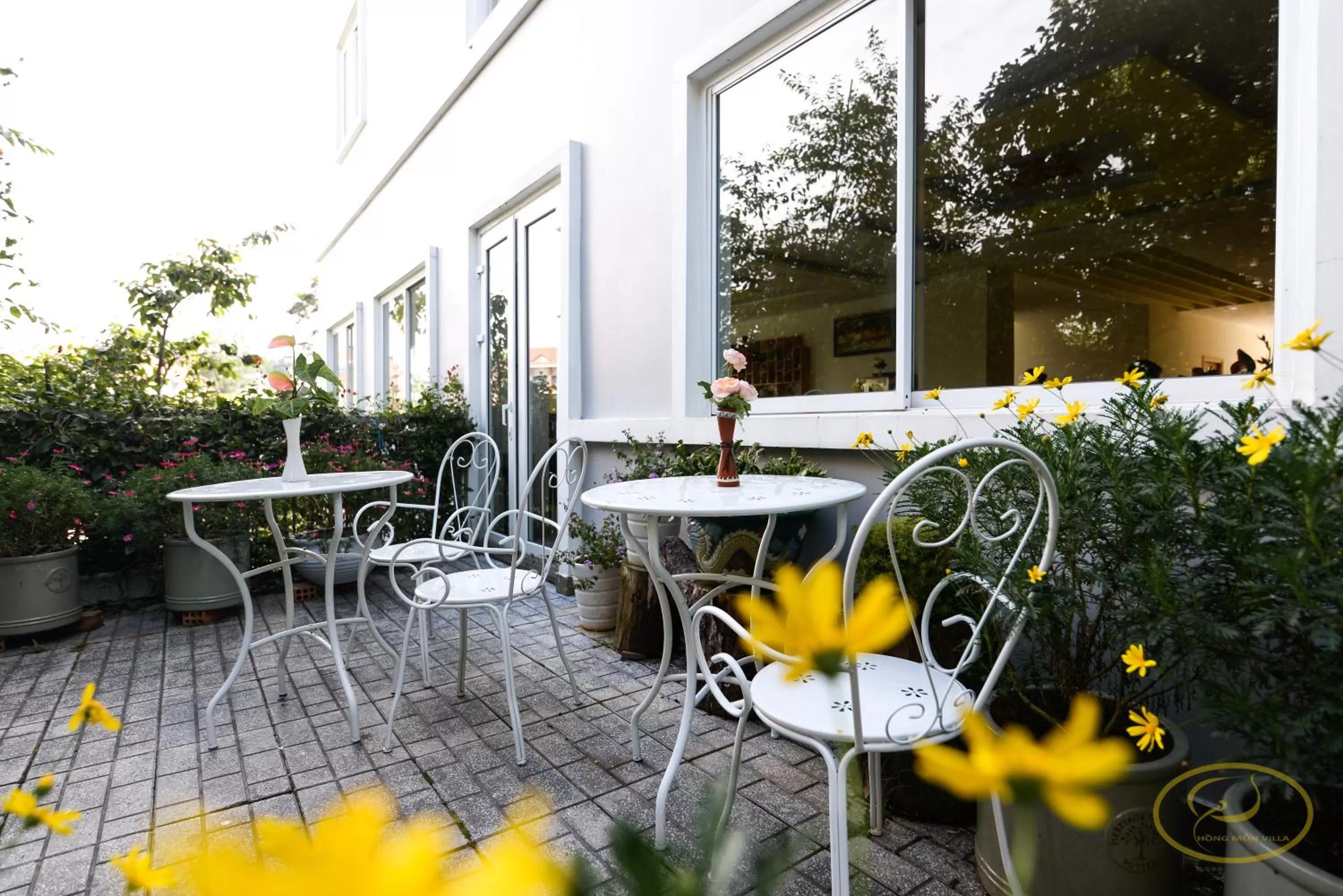 Restaurant/places to eat in Hong Mon Villa