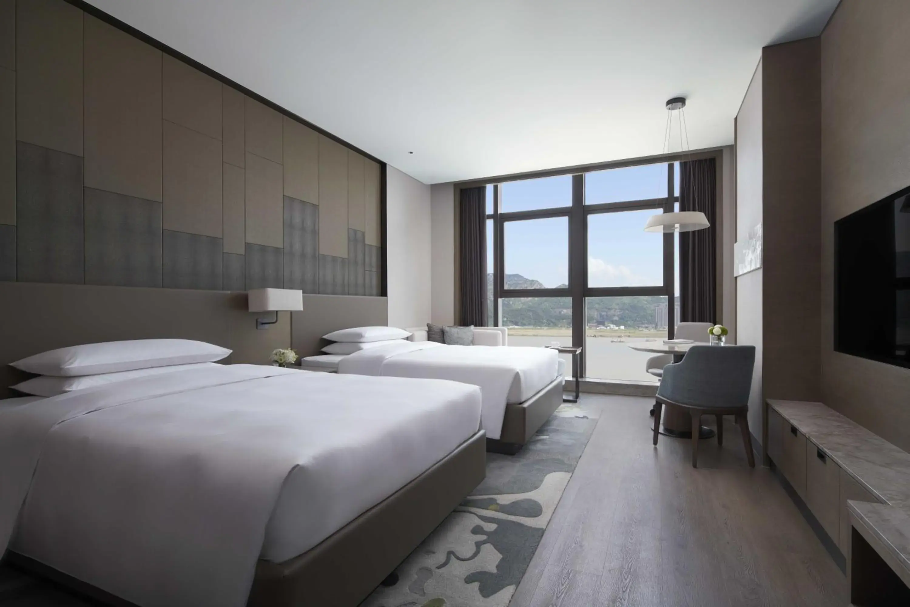 Queen Room with Two Queen Beds and River View in Wenzhou Marriott Hotel Queen Room with Two Queen Beds and River View in Wenzhou Marriott Hotel