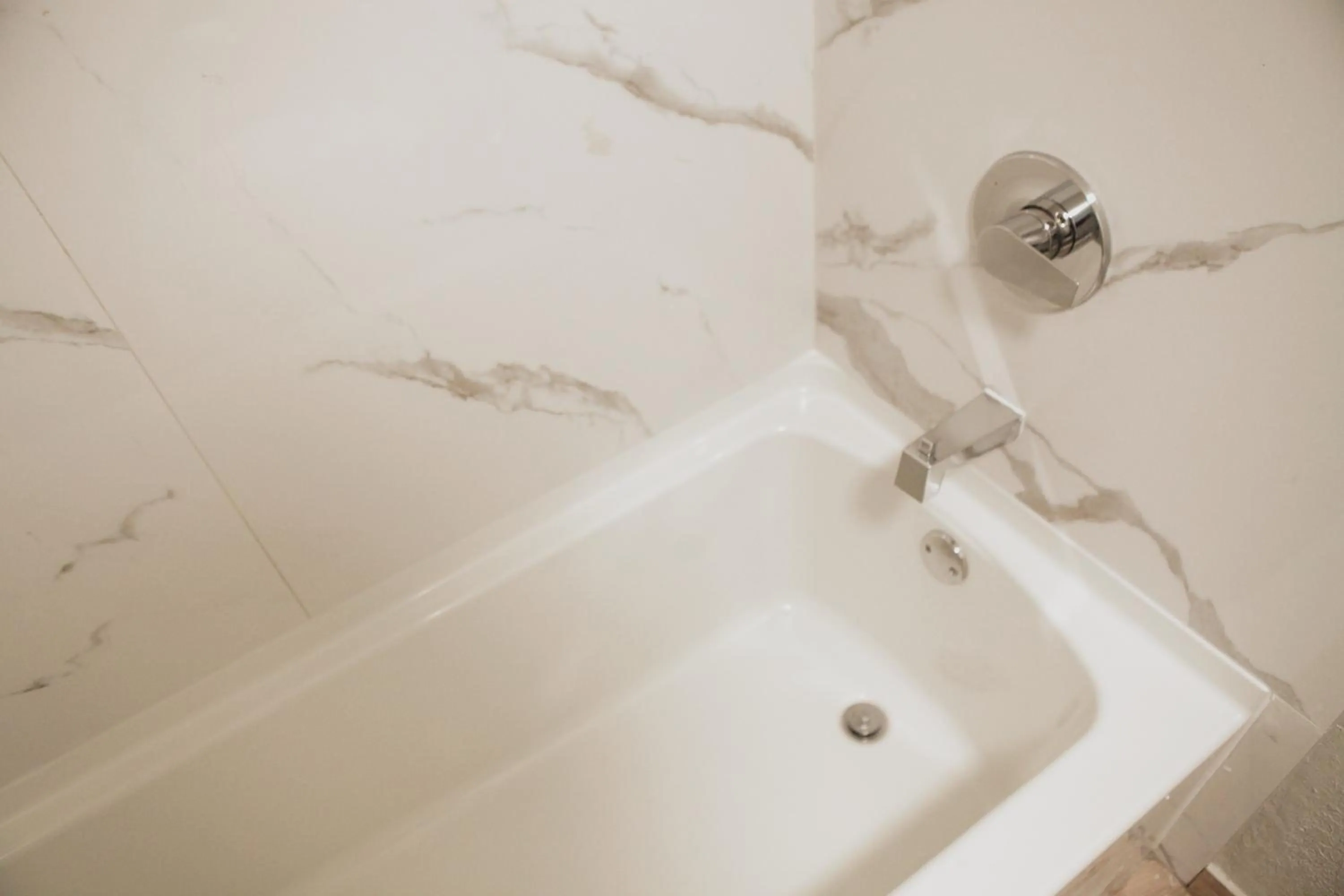 All Seasons Inn & Suites