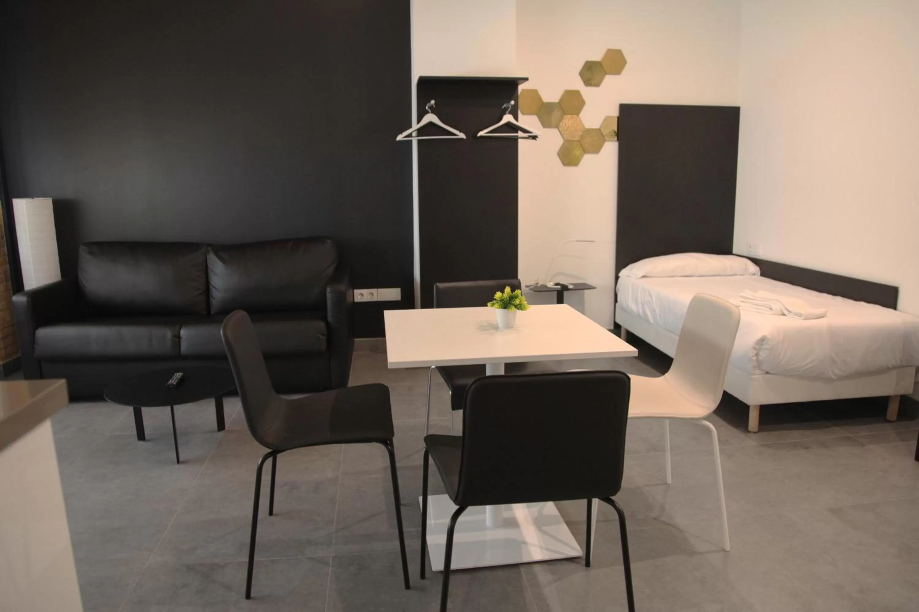 Photo of the whole room, Bed in Soho Valencia