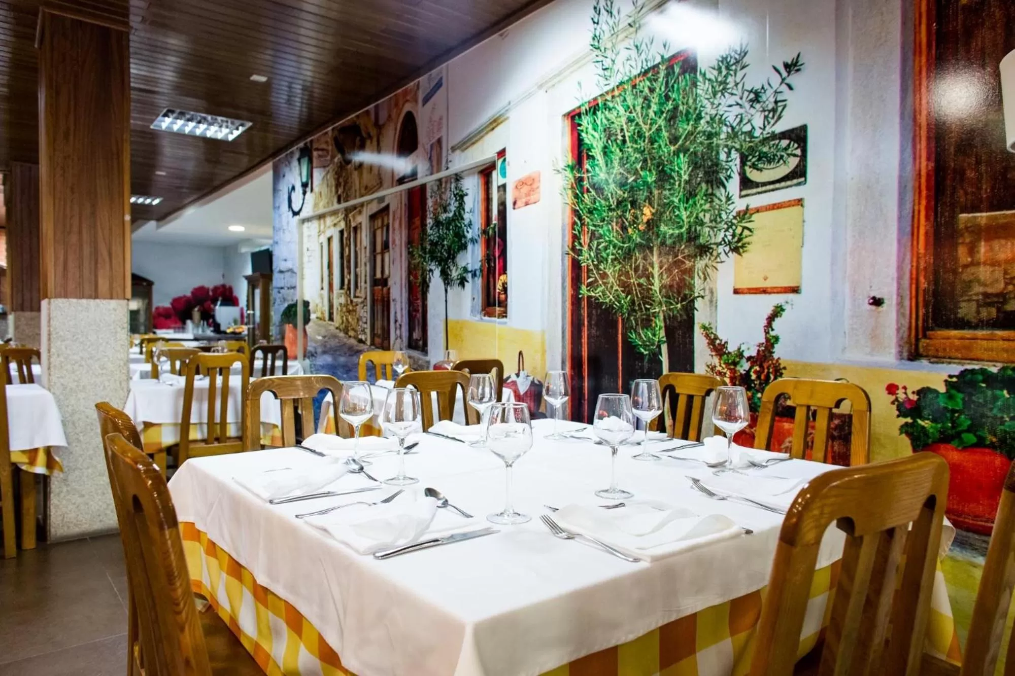 Restaurant/places to eat in Hotel Tulipa