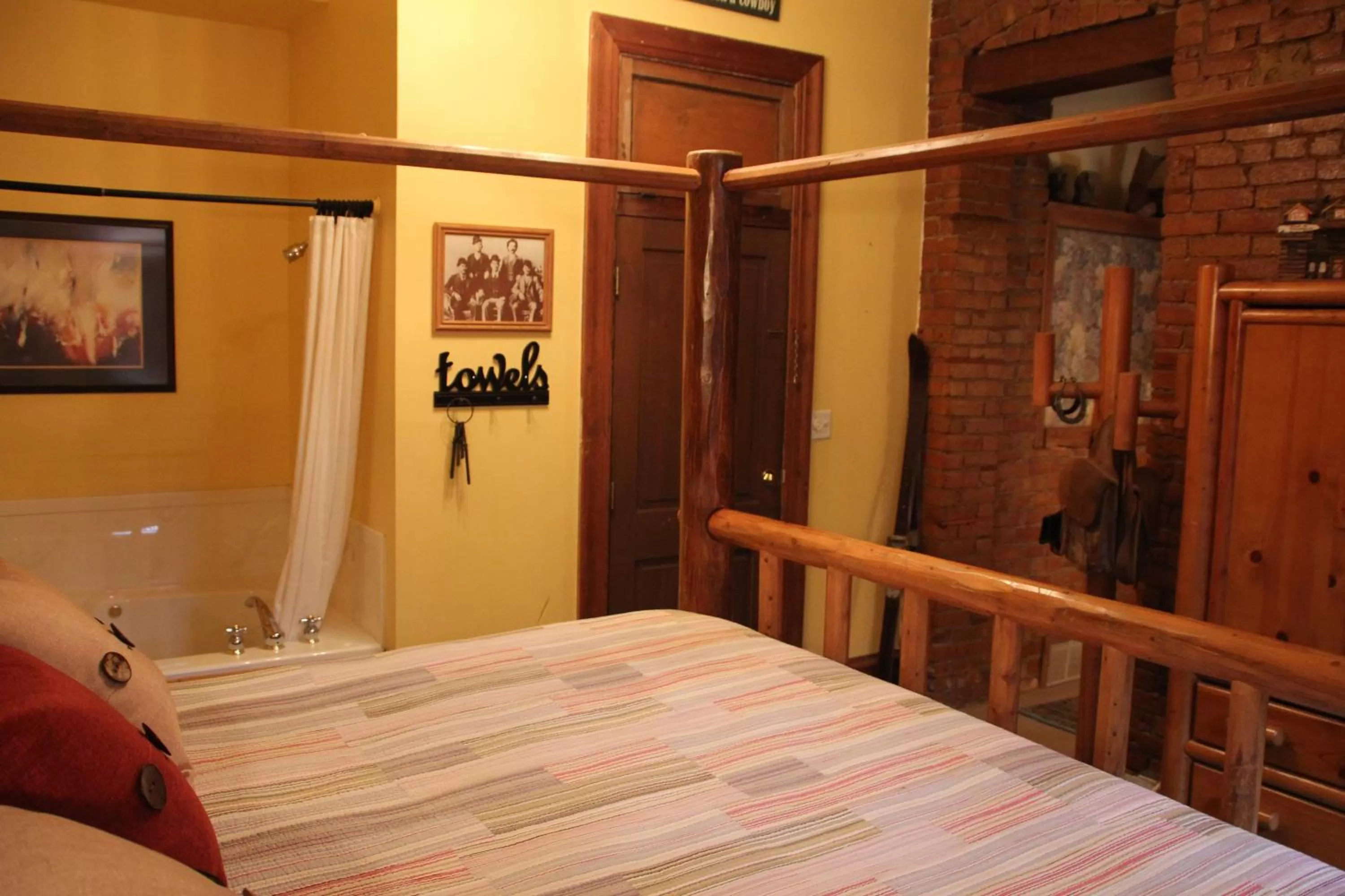 Bed in Hines Mansion