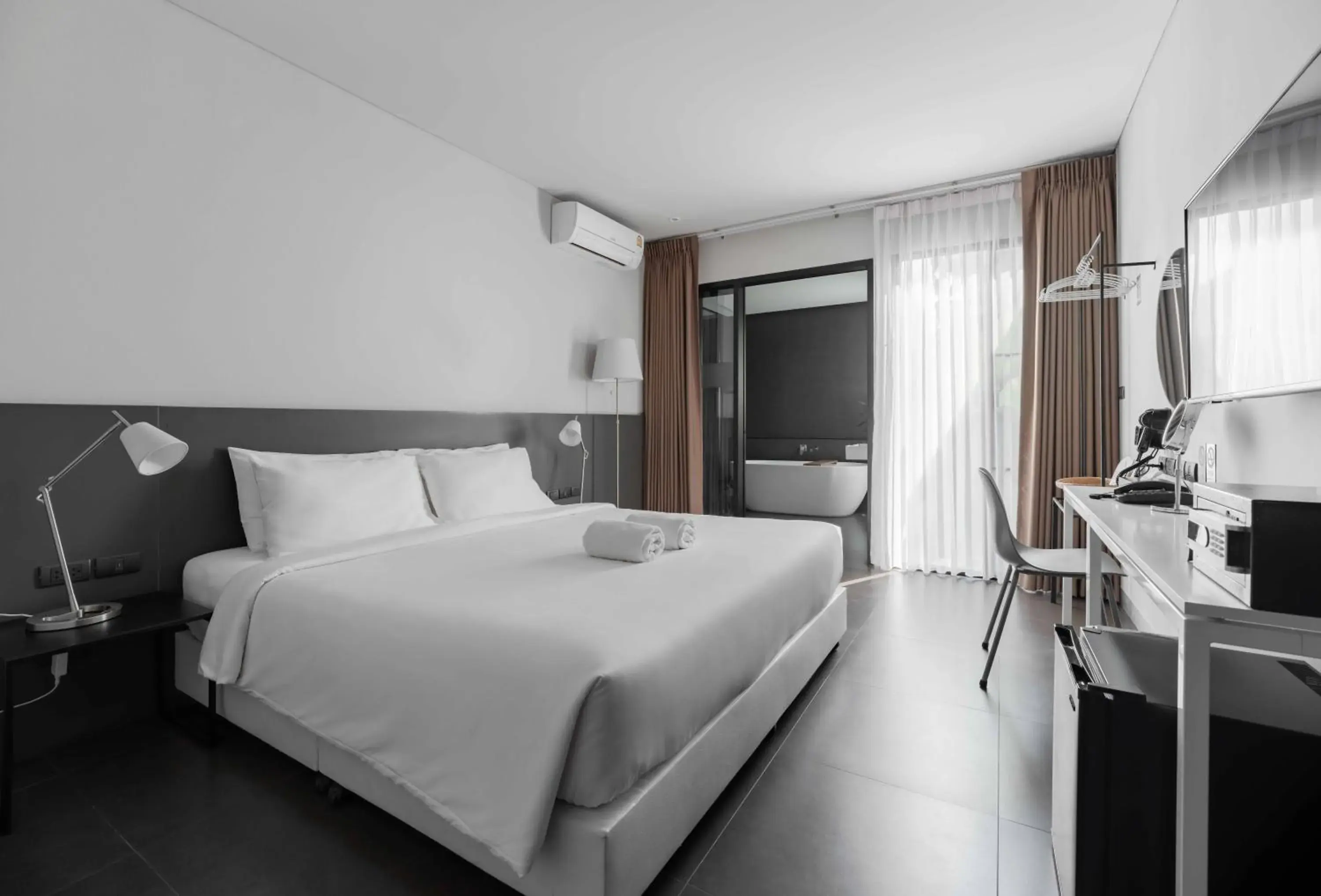 Deluxe Double Room with Bath in POR Thapae Gate Deluxe Double Room with Bath in POR Thapae Gate