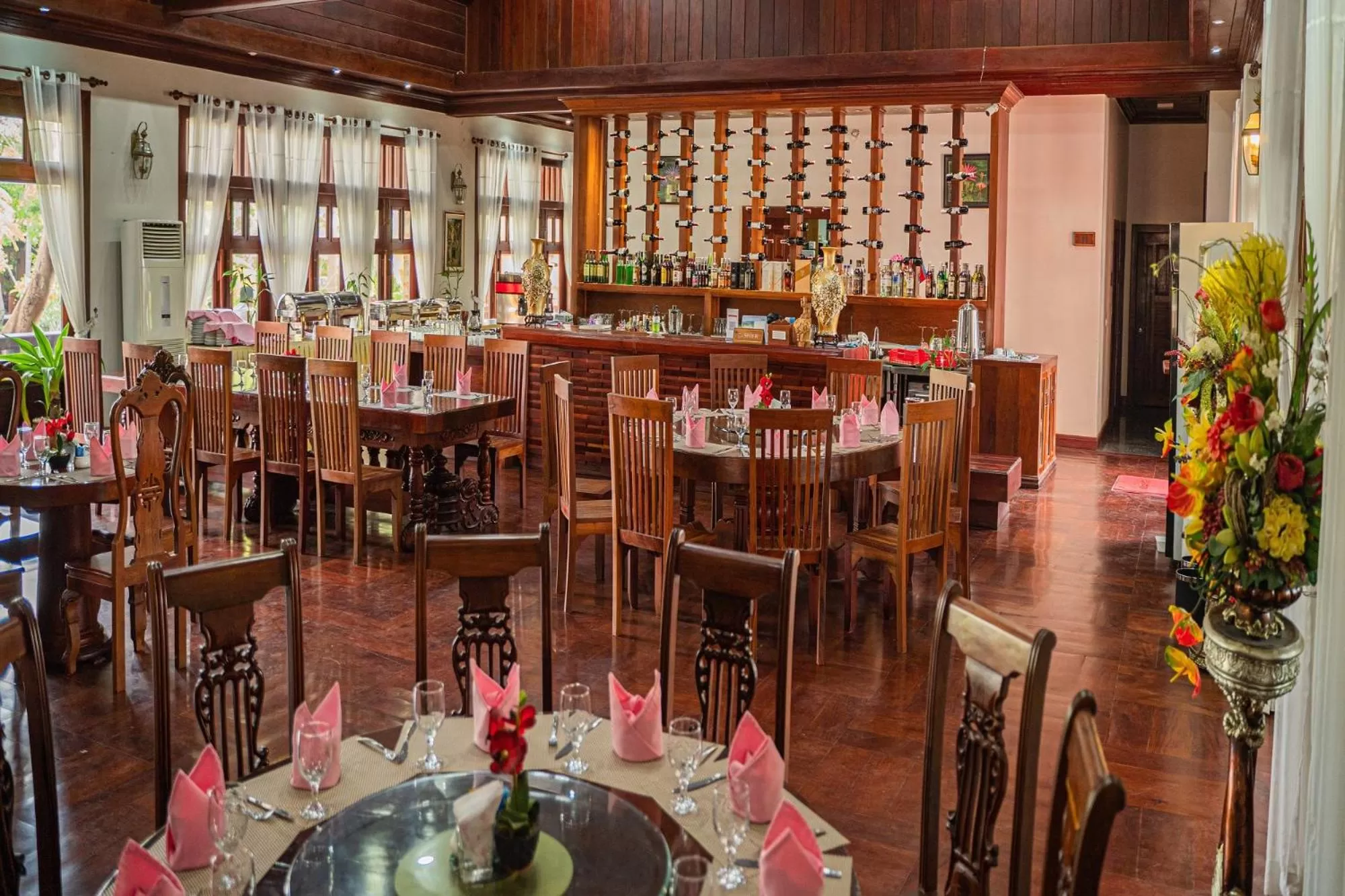 Restaurant/Places to Eat in Try Palace Resort-Kep