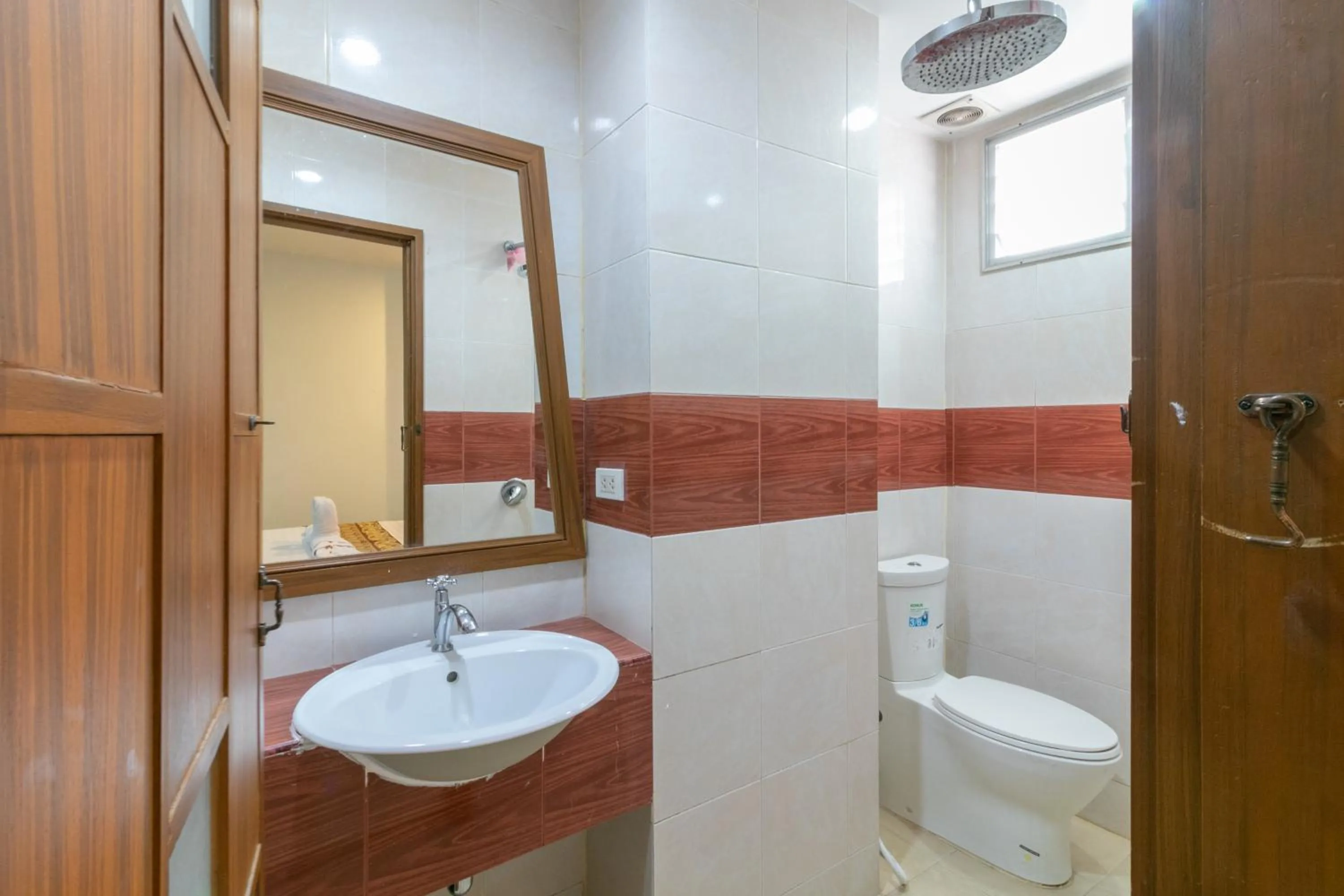 Bathroom in Lotus Hotel Patong