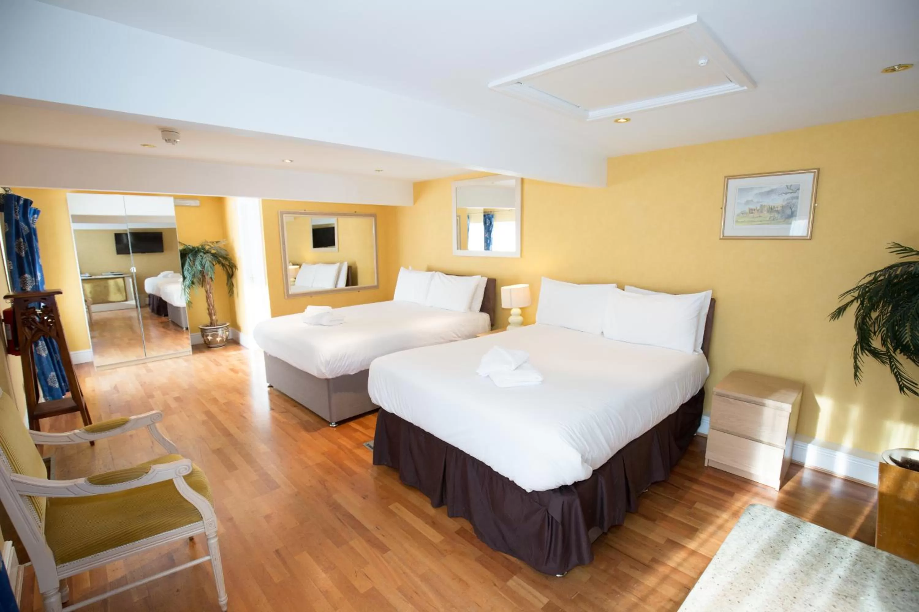 Bed in The Peacock Townhouse Hotel Kenilworth - Warwick