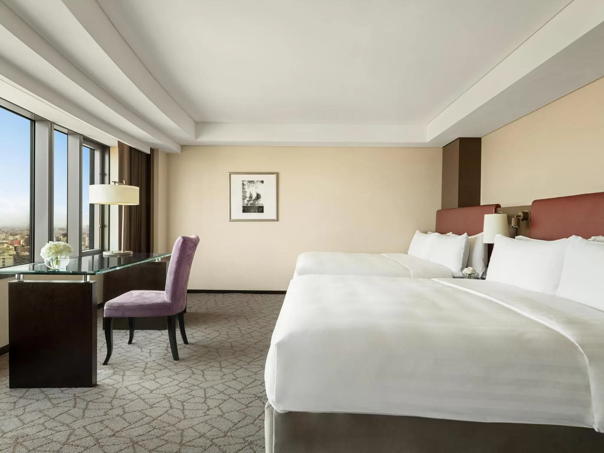 Photo of the whole room, Bed in Shangri-La Far Eastern Tainan