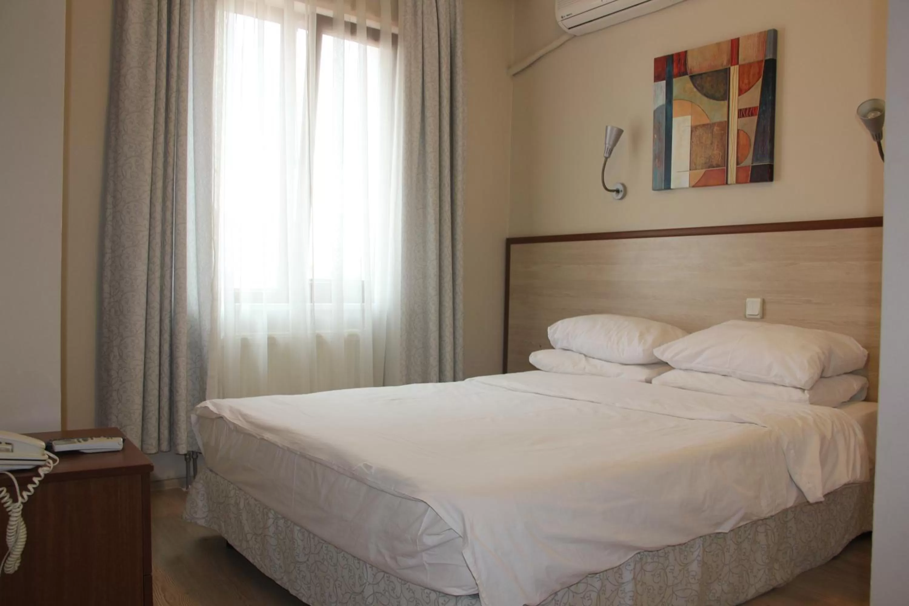 Photo of the whole room, Bed in Hotel Crowded House