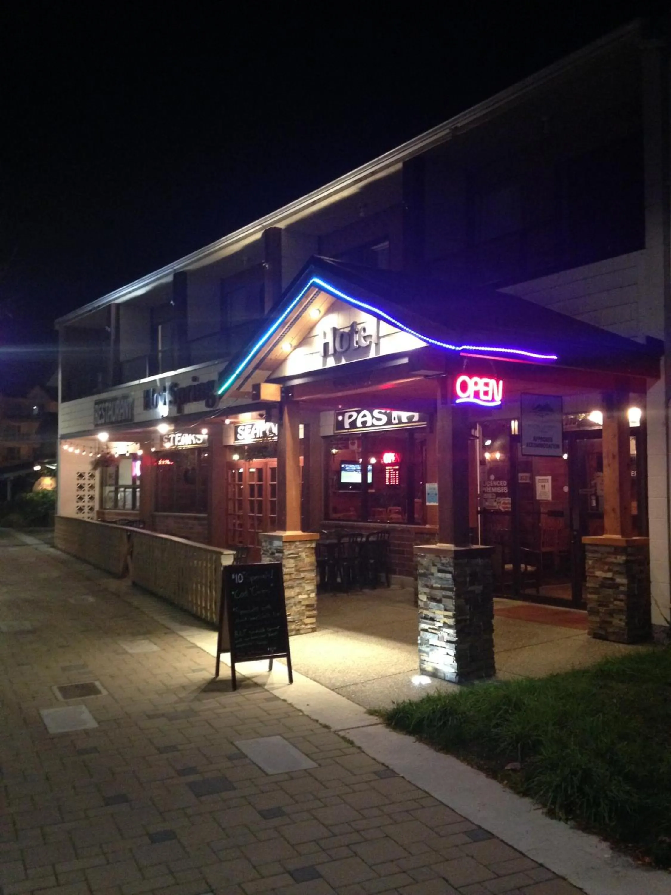 Restaurant/places to eat in Spring Villa Hotel