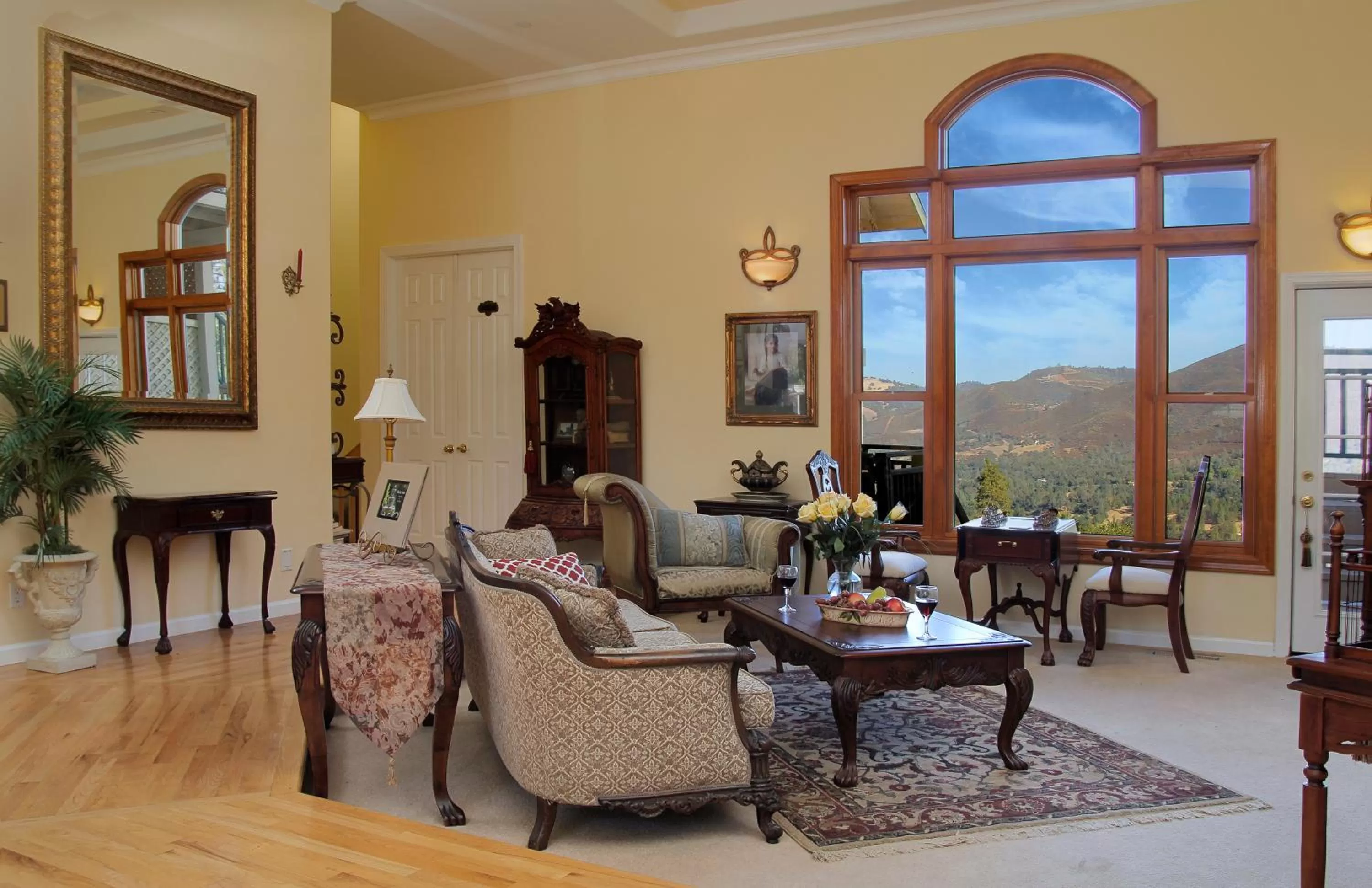 Communal lounge/ TV room in Bella Vista Bed and Breakfast