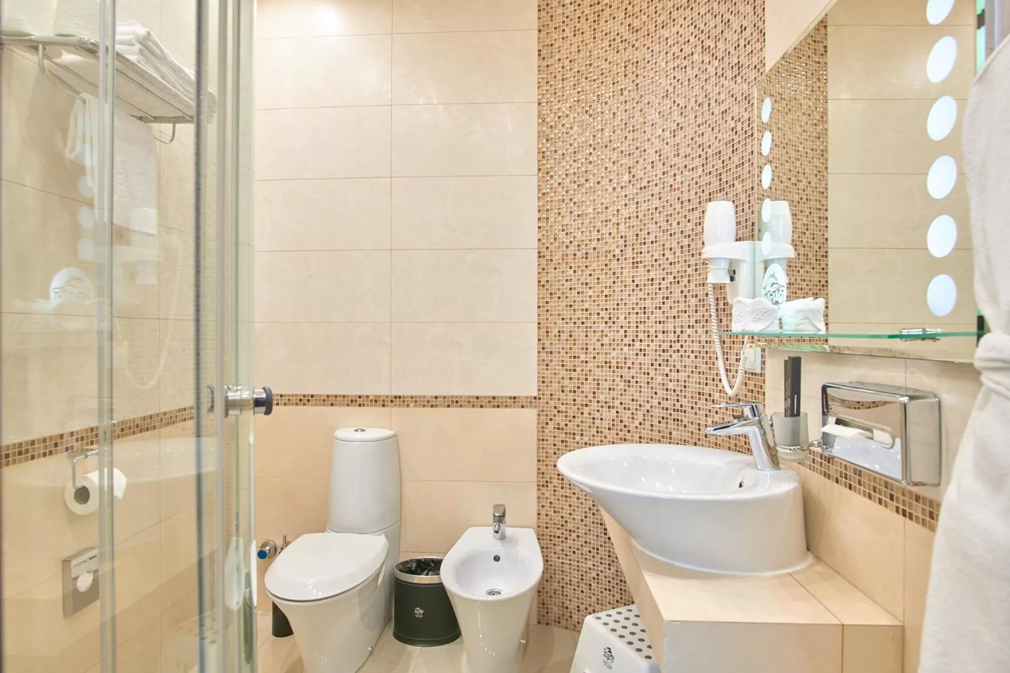 Hot Tub, Bathroom in Hotel & Spa NEMO with dolphins